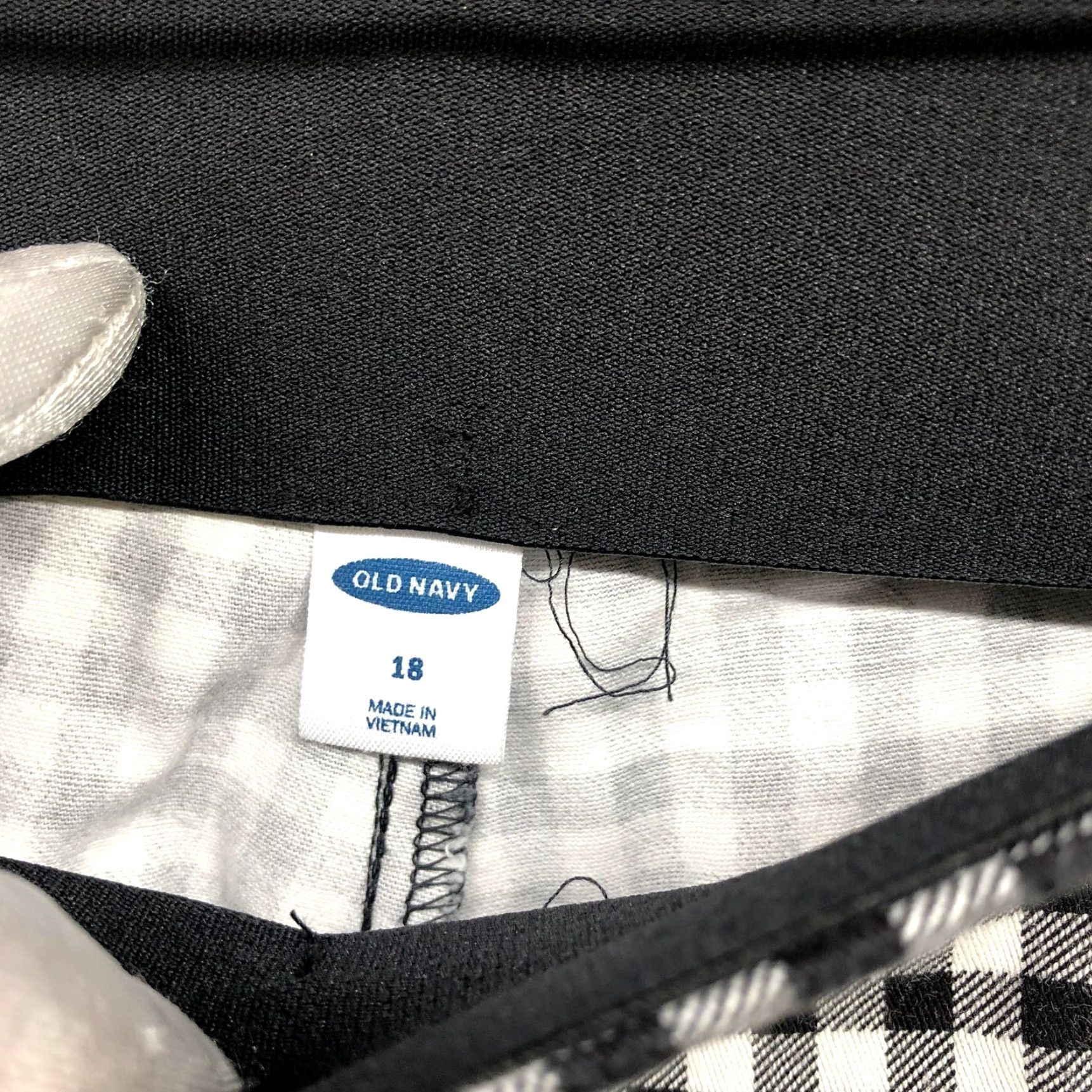 Old Navy Old Navy Wow Crop Slim Fit Pants Womens 18 Black White Gingham High Rise Cropped Pants Plus Size Womens 18 Black White Gingham Punk Rock Style Size 40" / US 18 - 6 Thumbnail