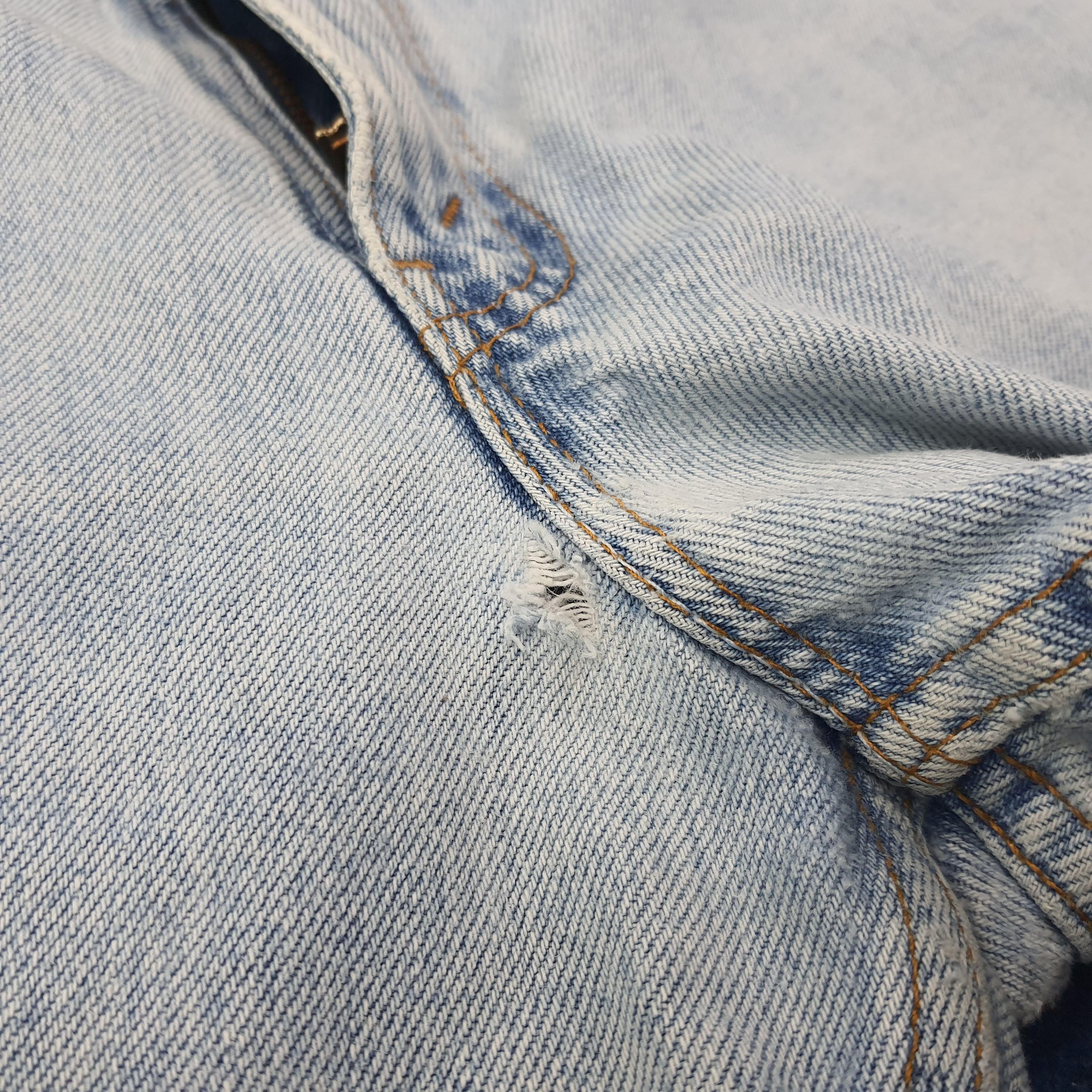 Levi's Vintage Levis 560 Red Tab Loose Fit Tapered Denim C265N10 Size US 33 - 17 Thumbnail