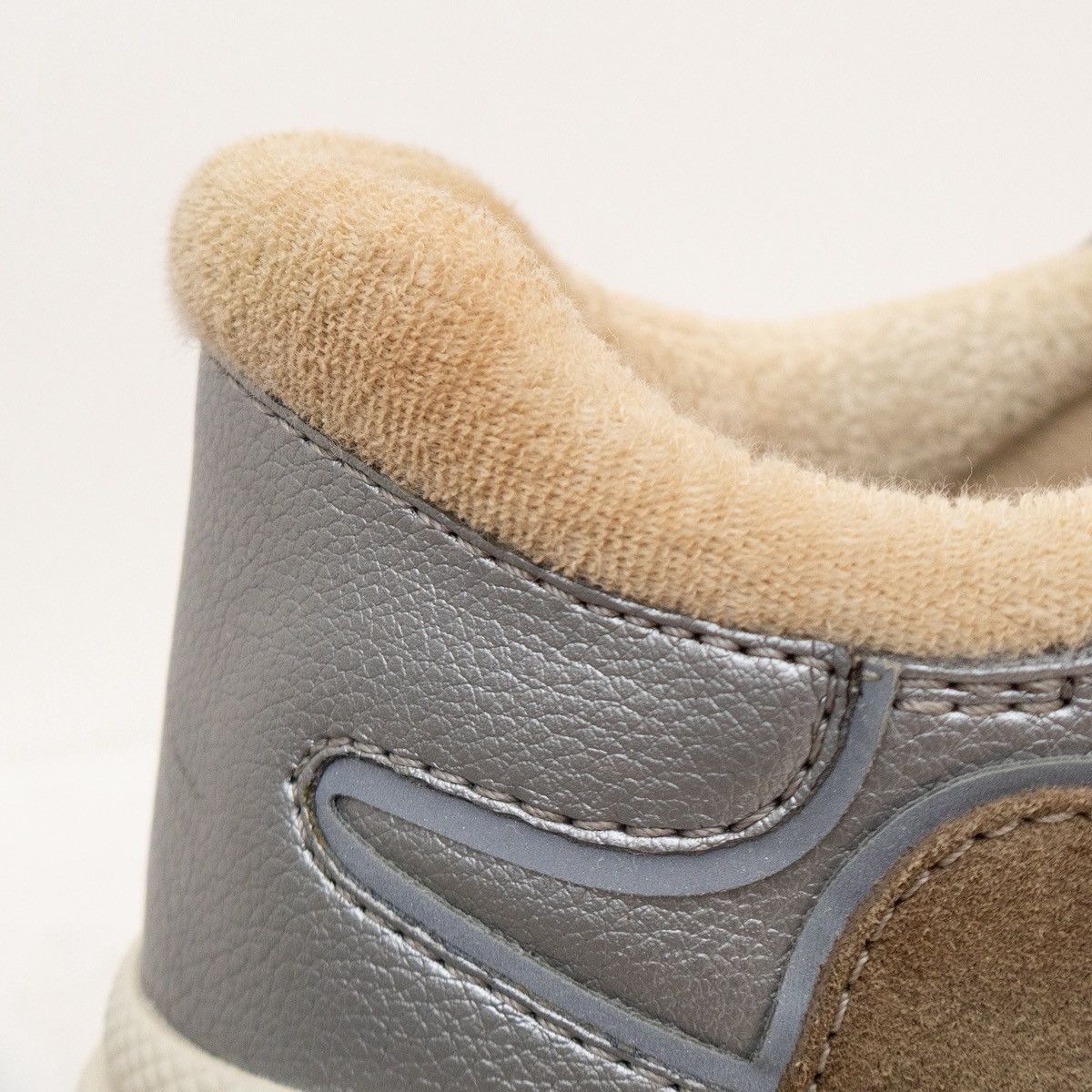Gucci Gucci Grey / Beige Suede and Mesh Ultrapace Sneakers SizeUS9 Size US 9 / EU 42 - 12 Thumbnail