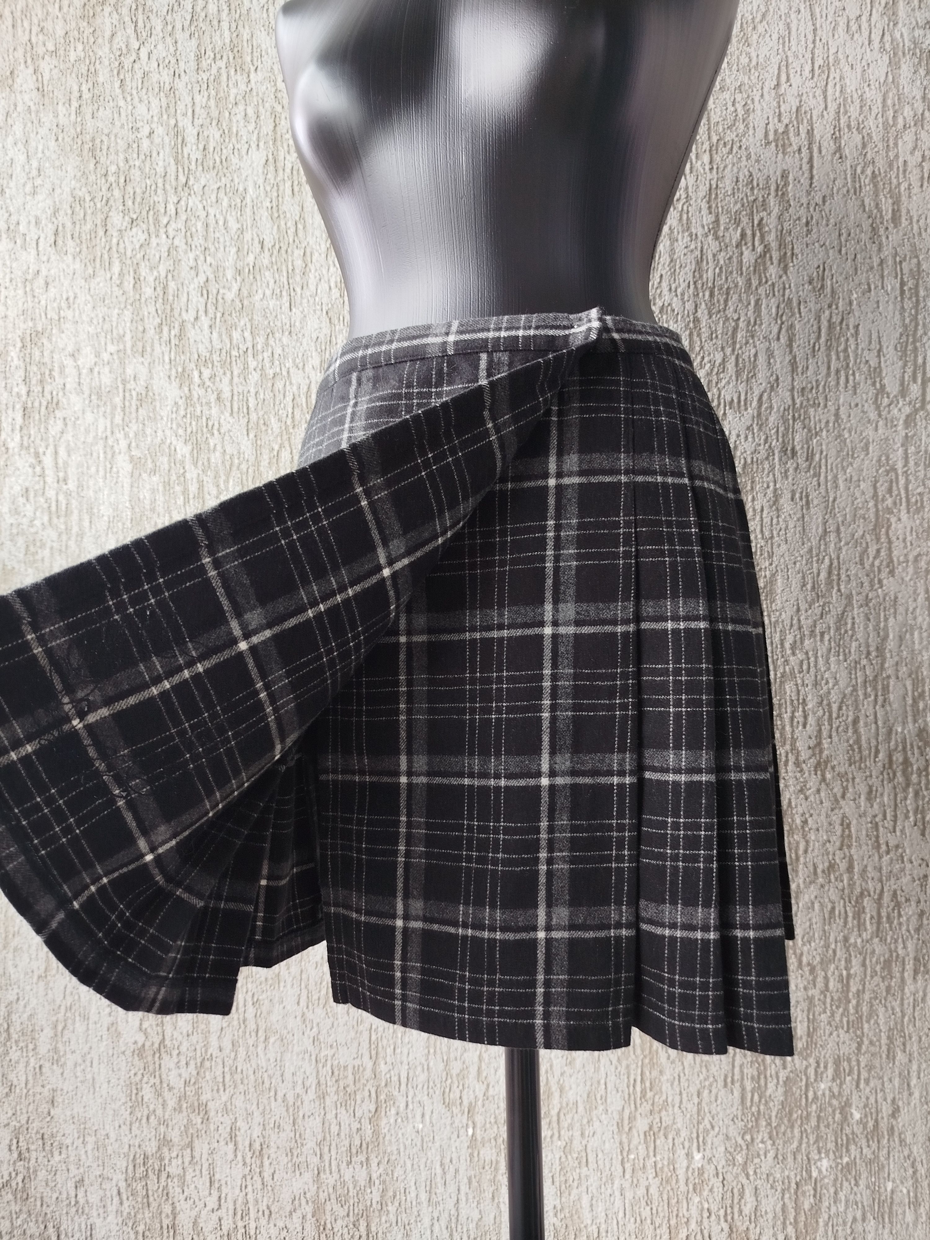 Fred Perry Wrap Skirt Kilt Plaid Pleated Wool Tartan Vintage Italy 40/S Size 27" / US 4 / IT 40 - 4 Thumbnail