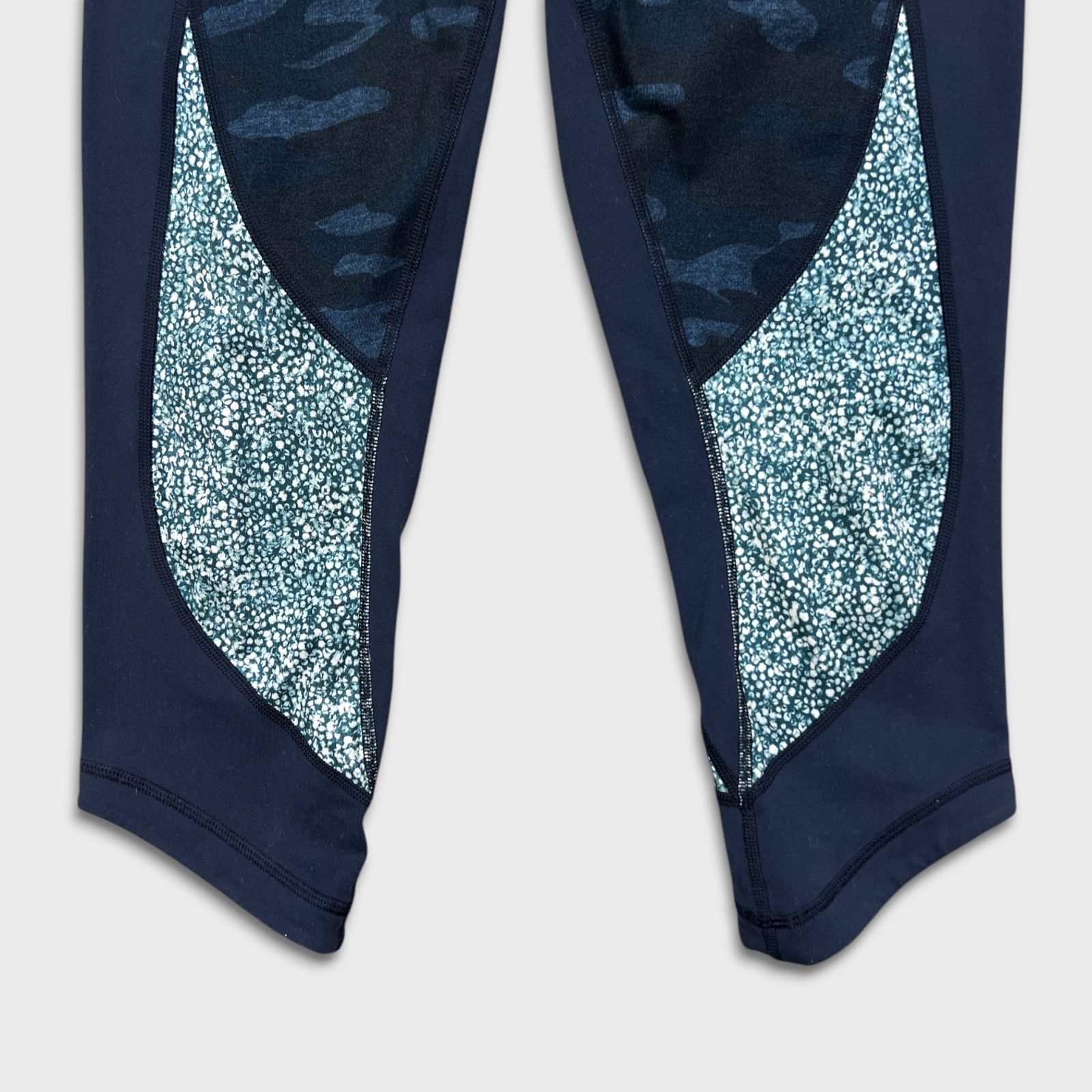 Lululemon Lululemon Wunder Under Crop Full-On Luon Mid Rise Leggings Size 30" / US 8 / IT 44 - 3 Thumbnail