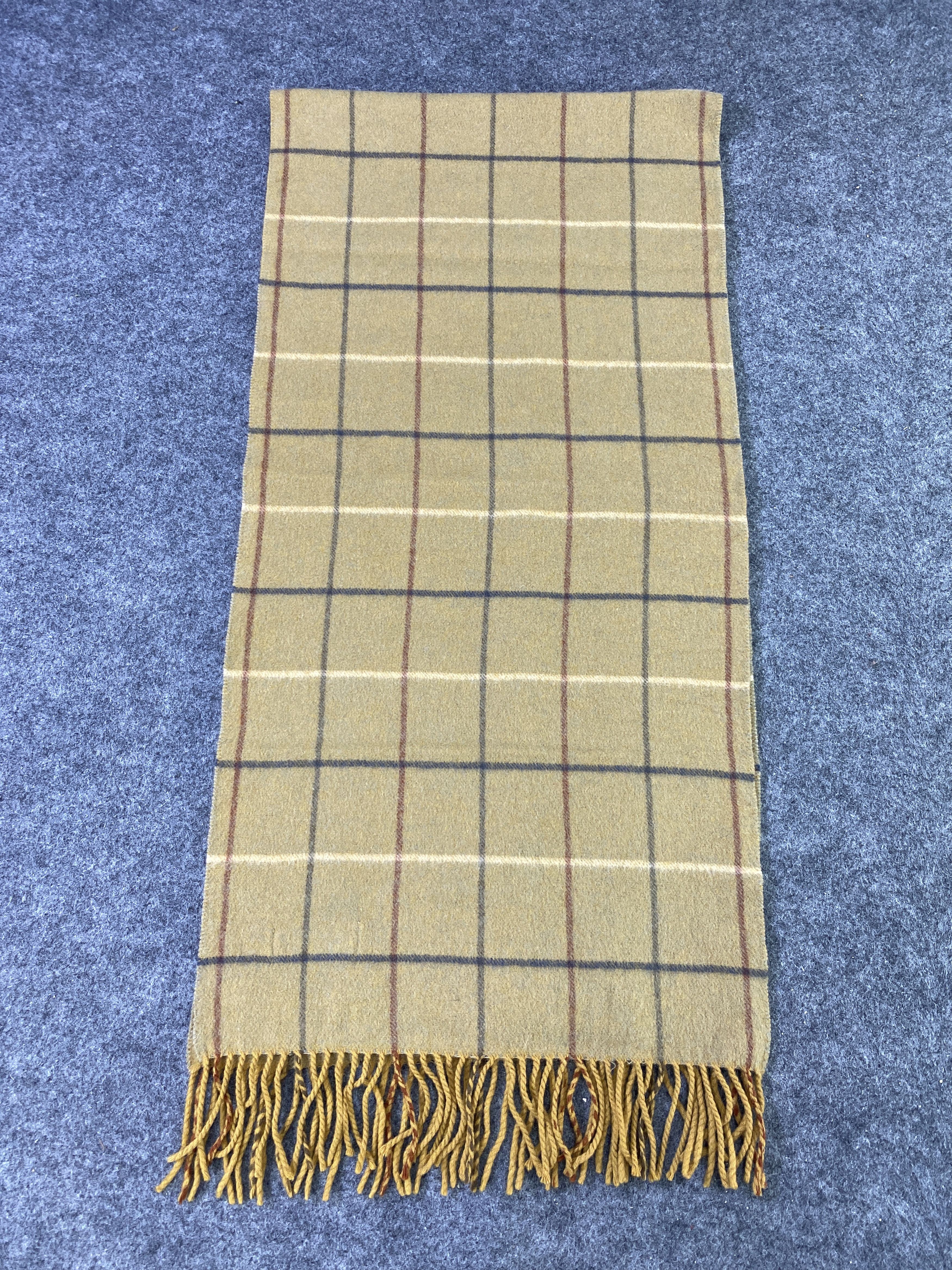Burberry VINTAGE BURBERRY Scarf / Muffler / Neckwear -T688 Size ONE SIZE - 2 Thumbnail