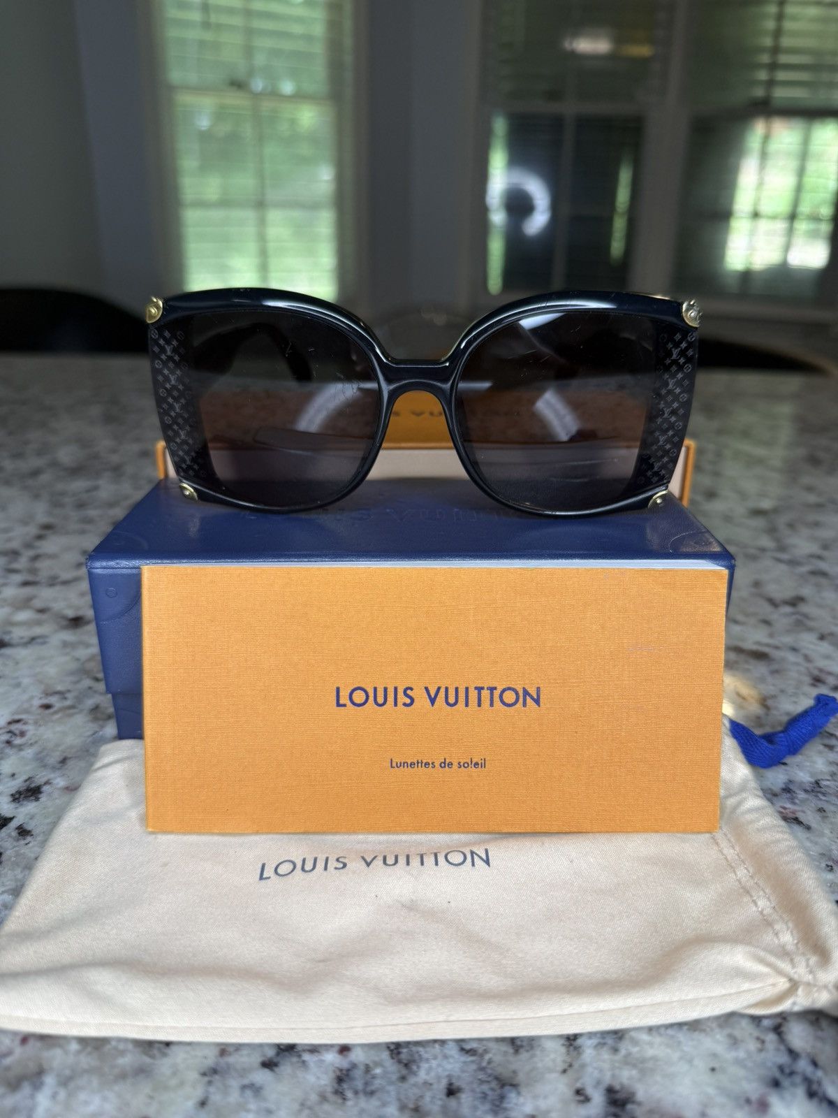 Louis Vuitton Louis Vuitton Black Oversized Sunglasses with Gold Accents Size ONE SIZE - 11 Thumbnail