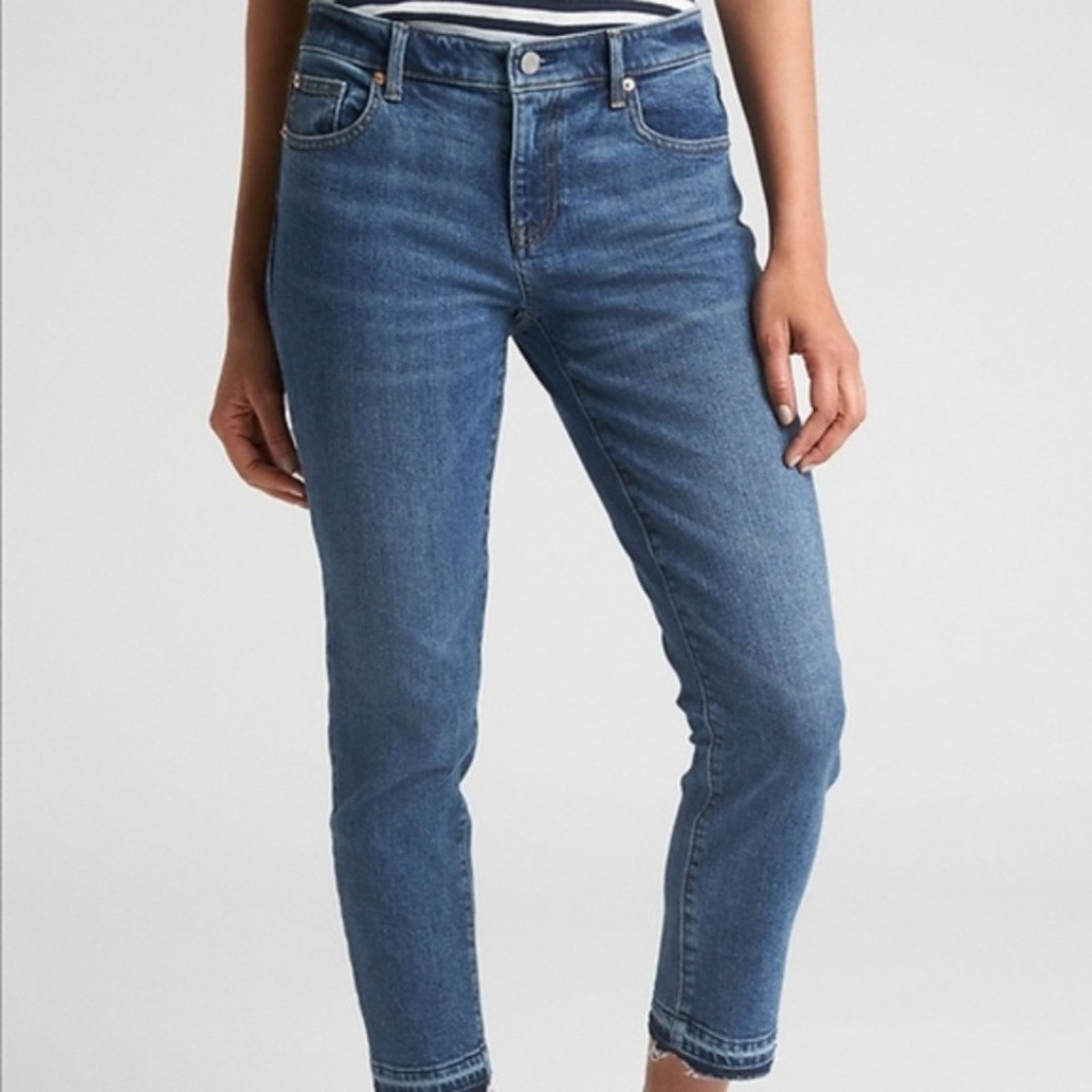 Gap GAP Mid Rise Girlfriend Crop Jeans Size 26" / US 2 / IT 38 - 1 Thumbnail