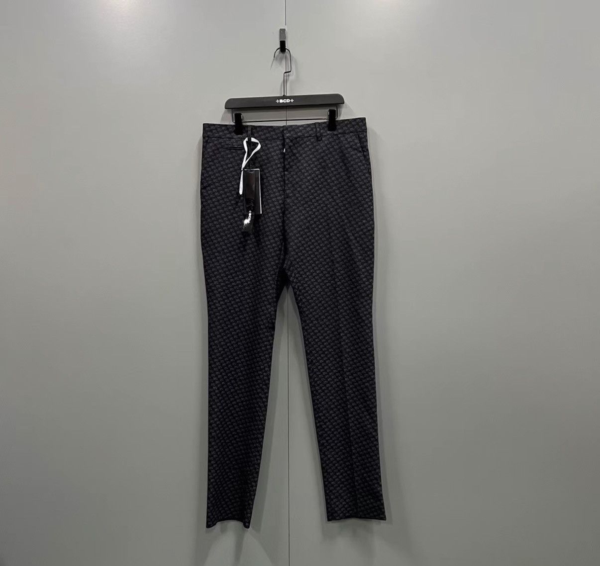 Louis Vuitton Louis Vuitton 23 Print Straight-leg Casual Pants J41 Size US 28 / EU 44 - 1 Thumbnail
