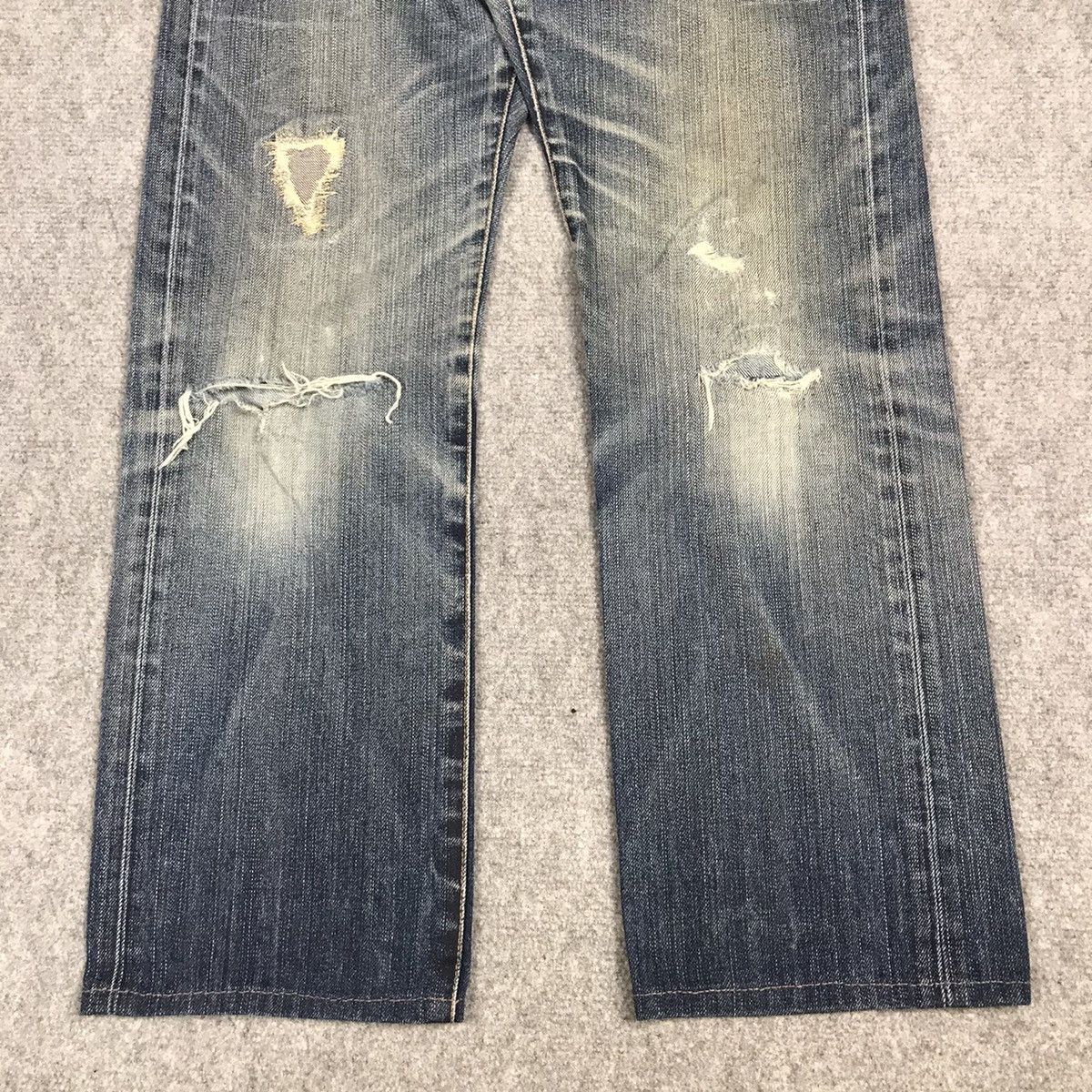 Issey Miyake SUNAO KUWAHARA ISSEY MIYAKE DISTRESSED DENIM PANTS Size 30" / US 8 / IT 44 - 2 Thumbnail