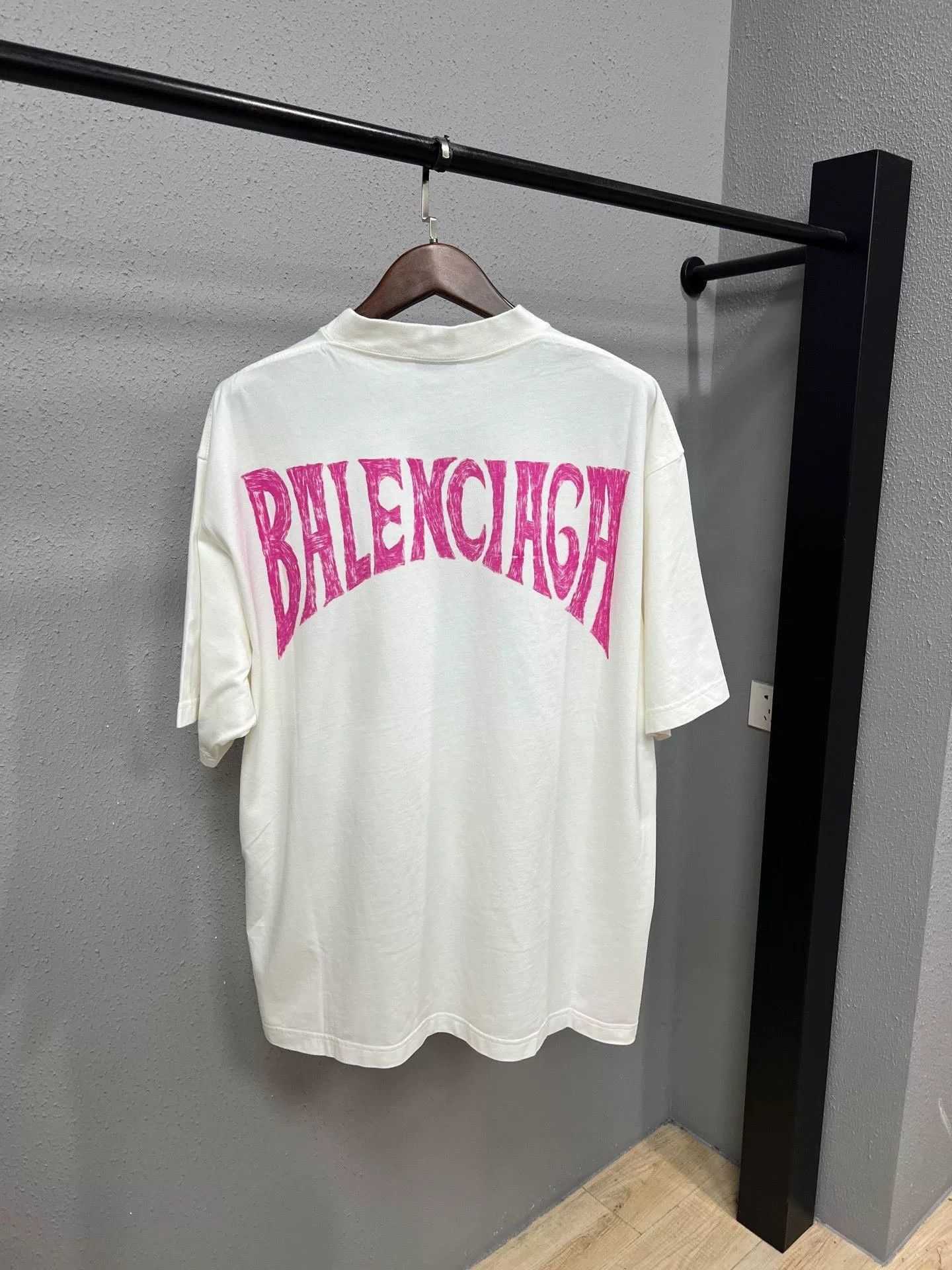 Balenciaga Balenciaga White Pink Gradient Letter Tee Size US S / EU 44-46 / 1 - 1 Thumbnail