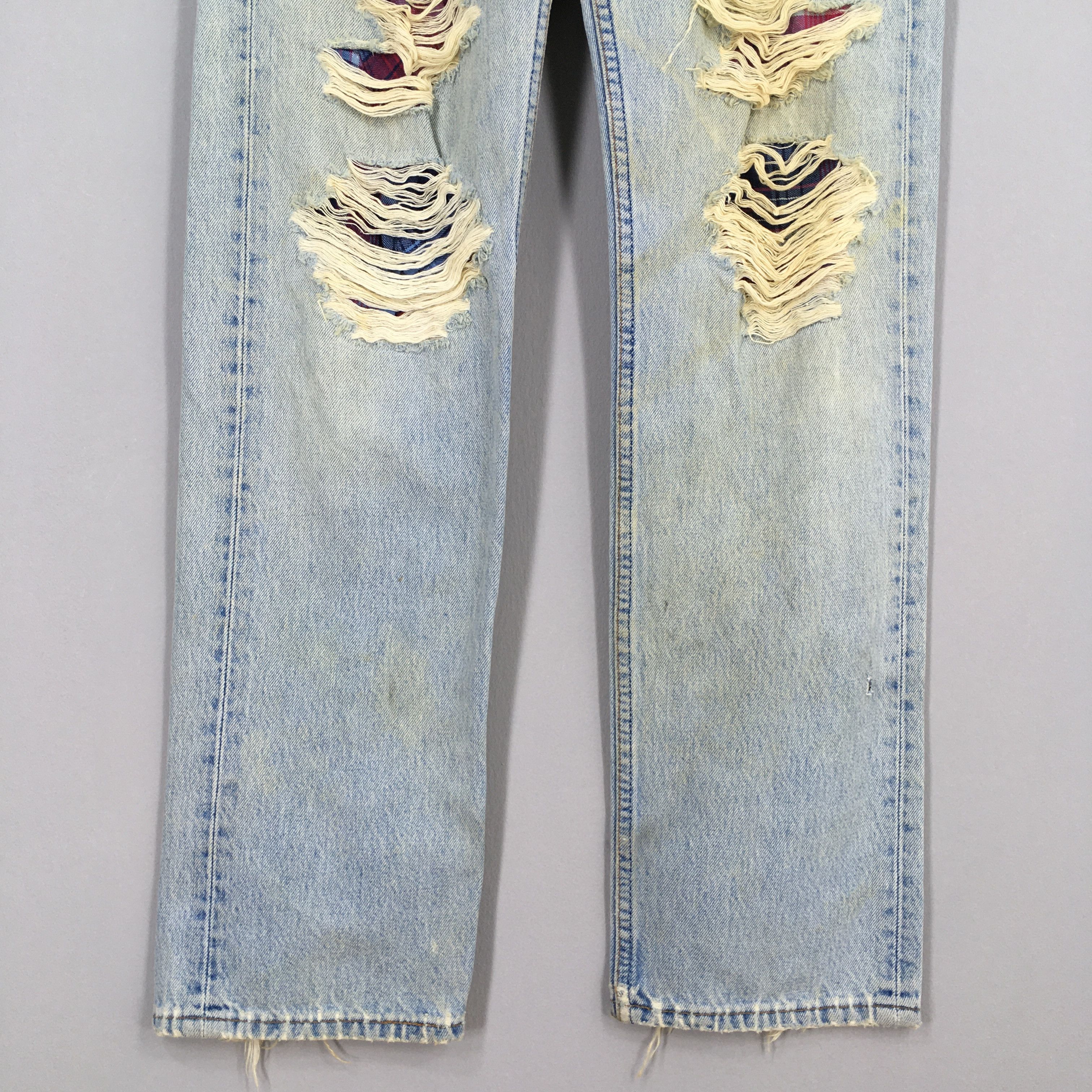 Levi's Size 30x31.5 Vintage 90s Levi's 501 Faded Blue Jeans S562 Size US 30 / EU 46 - 4 Thumbnail