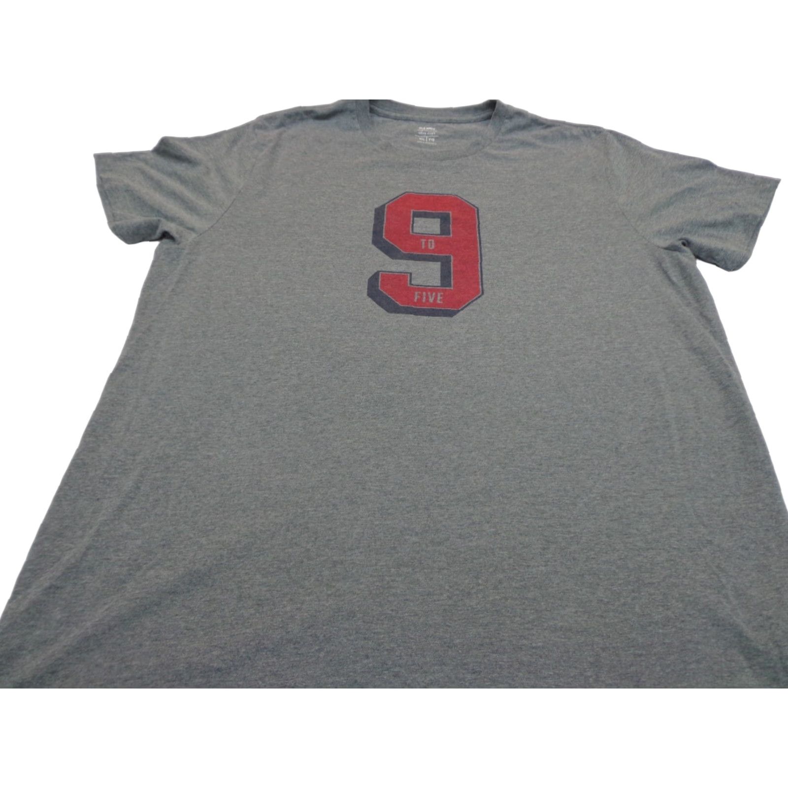 Old Navy Old Navy T-Shirt Gray Graphic Print Crew Neck Short Sleeve XL Unisex Adults Regular Relaxed Fit All Seasons Preshrunk Easy Care 9 To 5 Size US XL / EU 56 / 4 - 1 Thumbnail