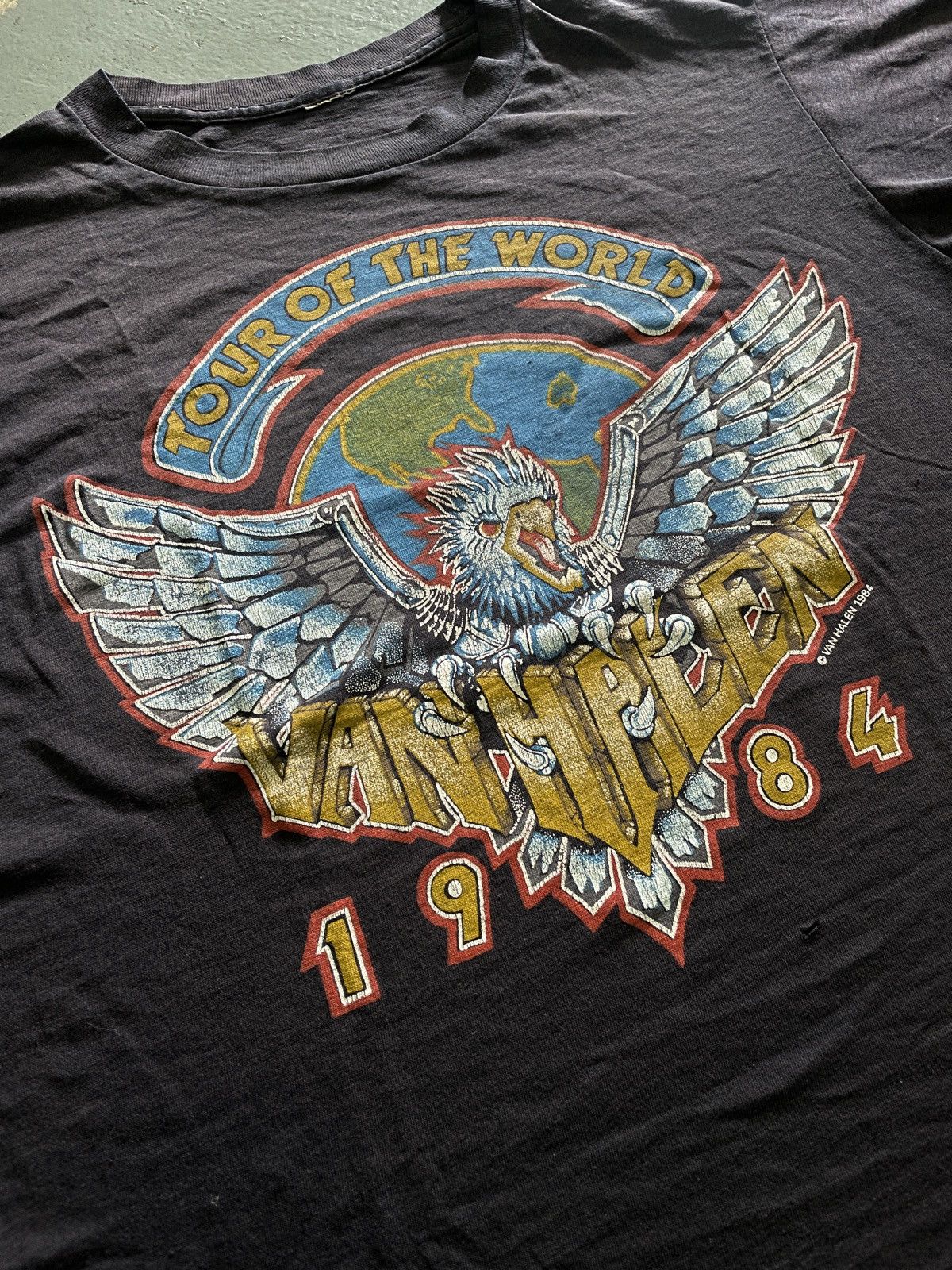 Band Tees × Vintage Vintage 80s Van Halen “TOUR OF THE WORLD” Band Tees Size US S / EU 44-46 / 1 - 2 Thumbnail