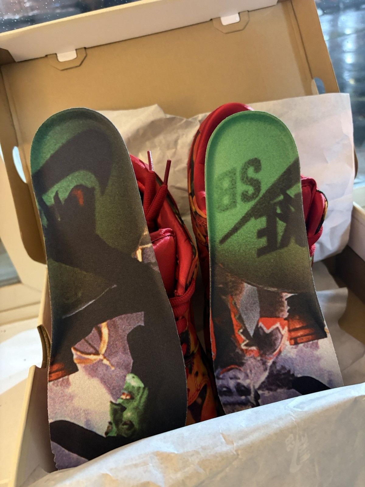 Nike SB Wizard Of Oz SB Dunks Size US 9.5 / EU 42-43 - 3 Thumbnail