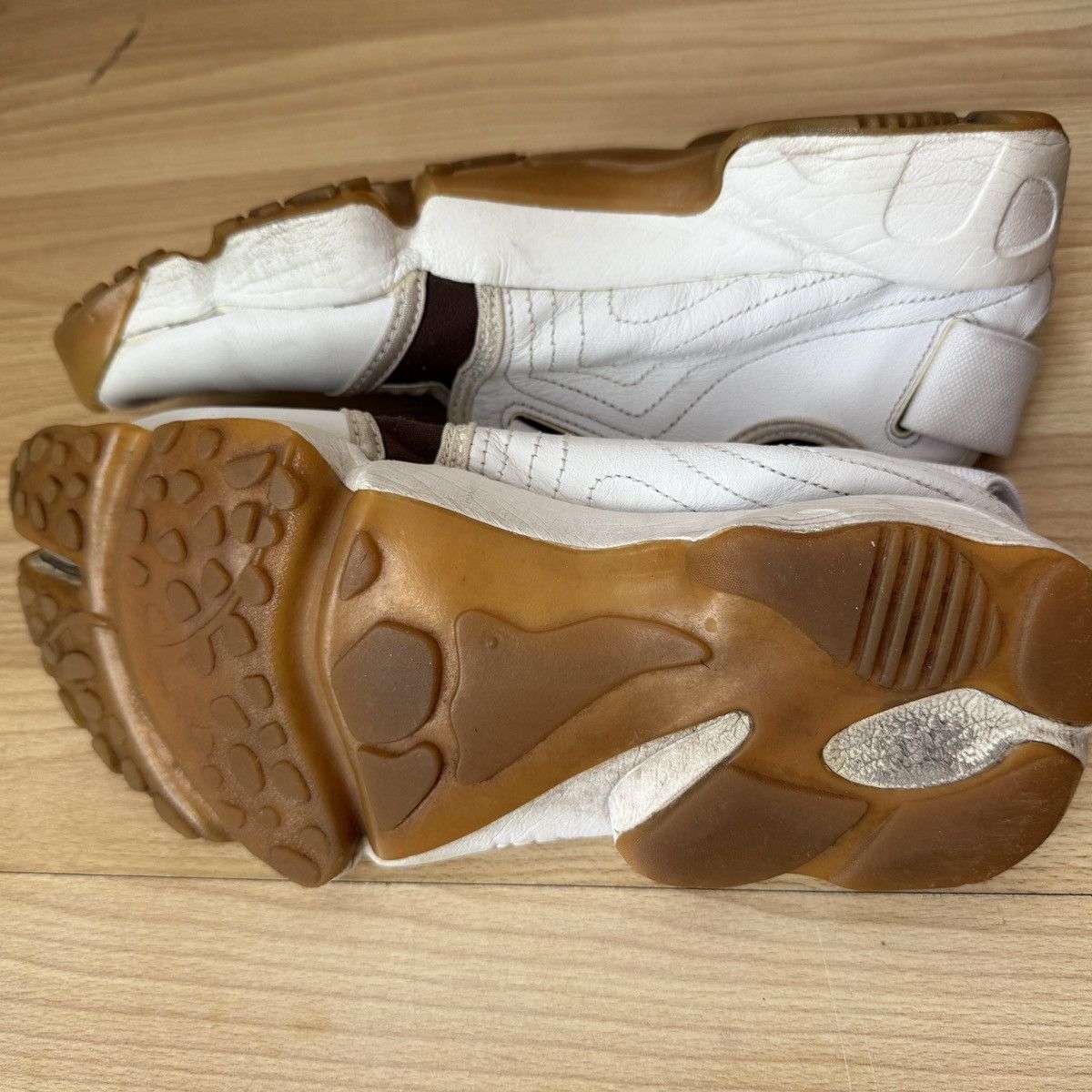 Nike Nike Rift Split Toe White Leather Trainers (2006) size UK 8 Size US 8 / EU 41 - 5 Thumbnail
