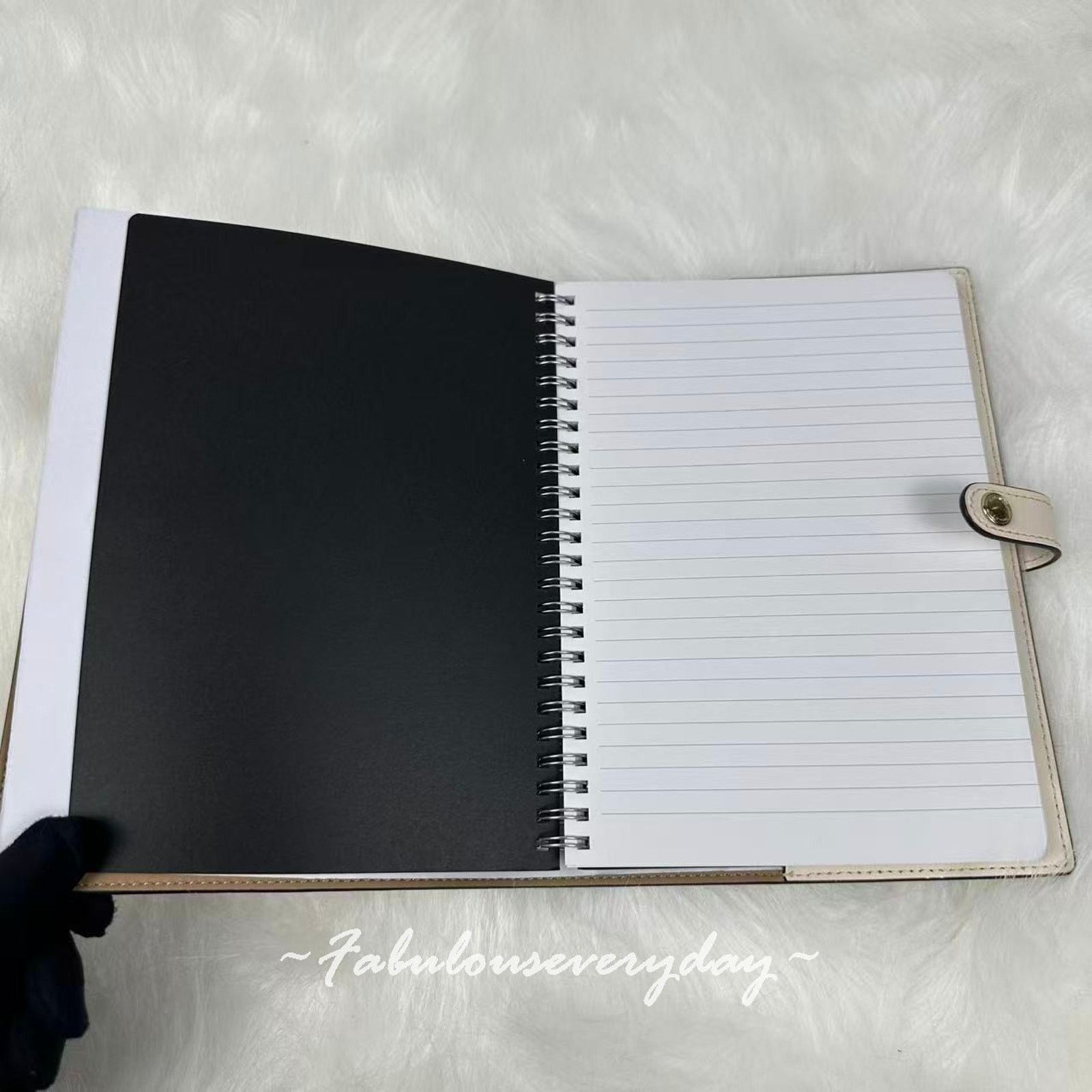 Coach Coach Snap Notebook In Signature Canvas/Silver/Chalk CZ198 Size ONE SIZE - 3 Thumbnail