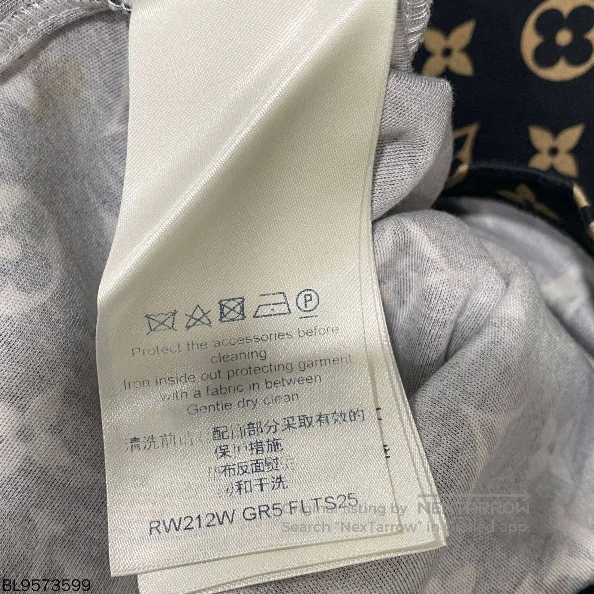 Louis Vuitton Louis Vuitton Black Gold Monogram Short Sleeve. Size US L / EU 52-54 / 3 - 5 Thumbnail