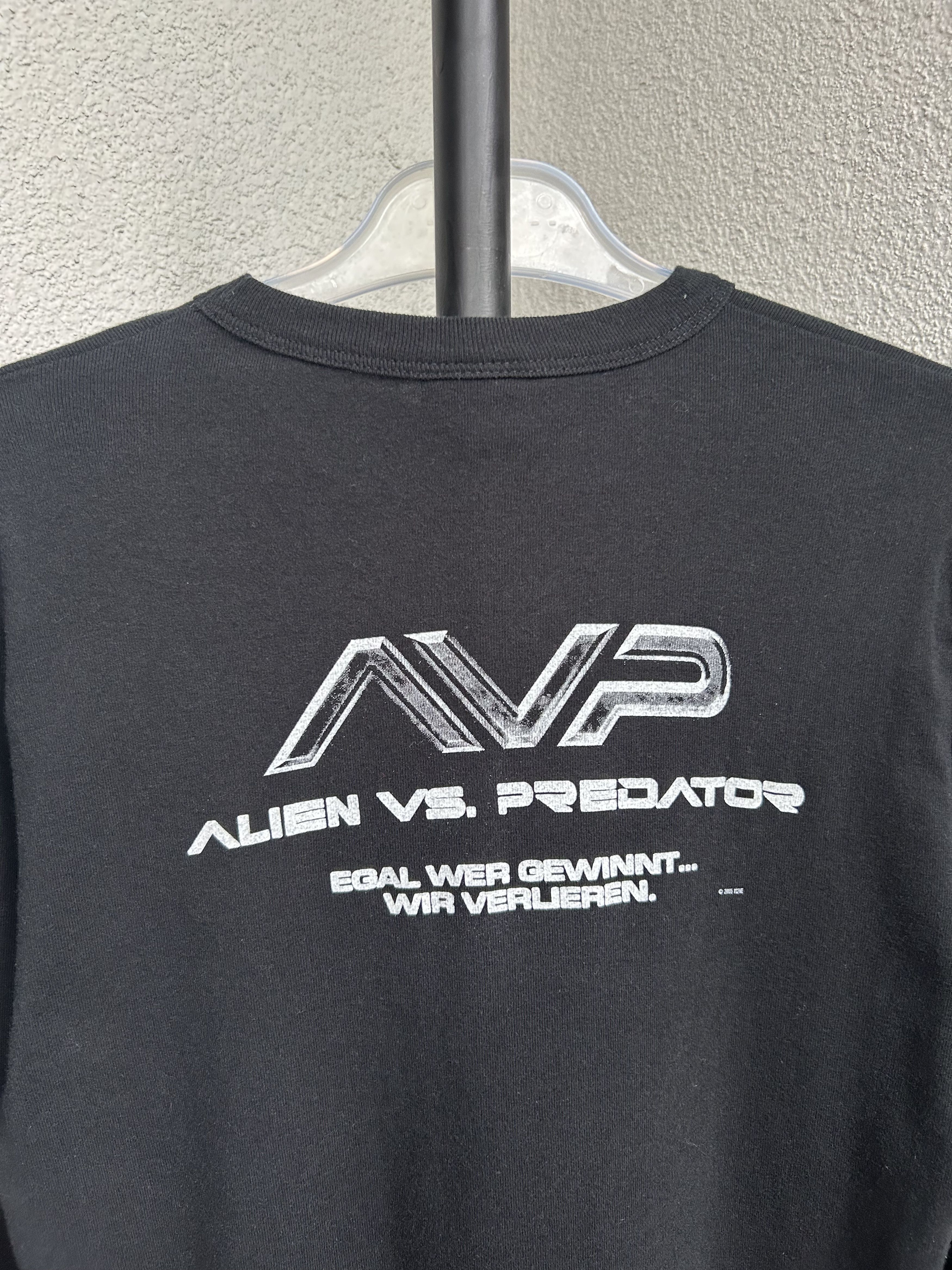 Vintage Vintage 2005 Alien vs Predator Movie Long Sleeve Shirt Size US M / EU 48-50 / 2 - 4 Thumbnail