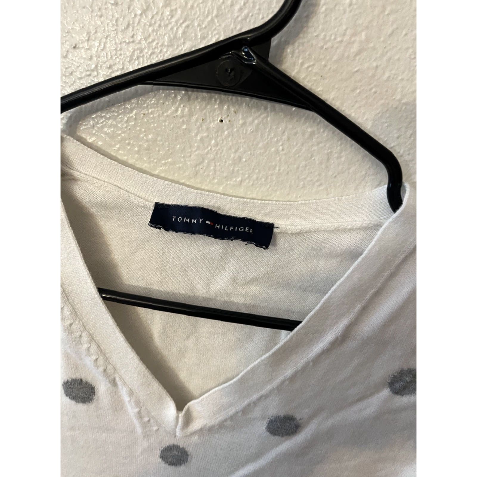 Tommy Hilfiger VINTAGE Tommy Hilfiger Womens Sweater Pullover V-Neck Long Sleeve Cotton Size Small White Gray Polka Dot Fall Winter Size S / US 4 / IT 40 - 2 Thumbnail