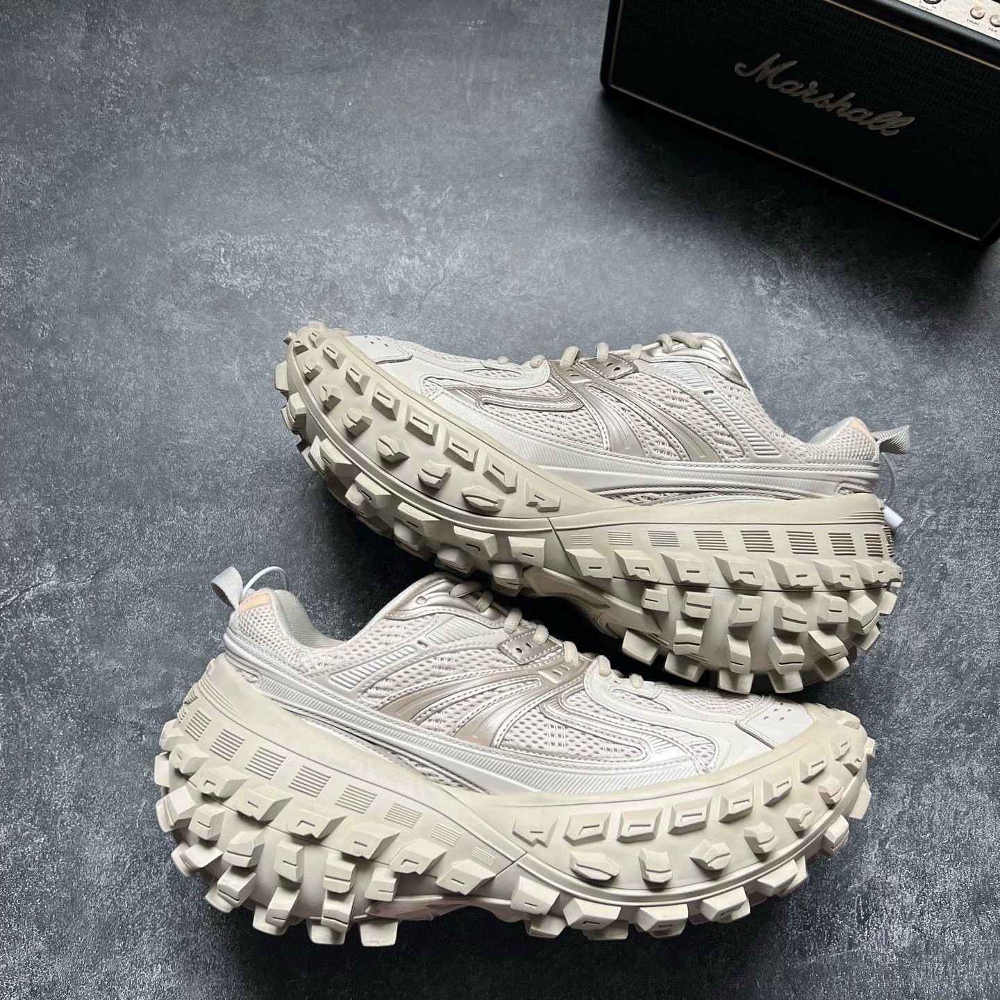 Balenciaga Balenciaga Gray Lowtop Sneakers 42 Men Size US 9 / EU 42 - 1 Thumbnail