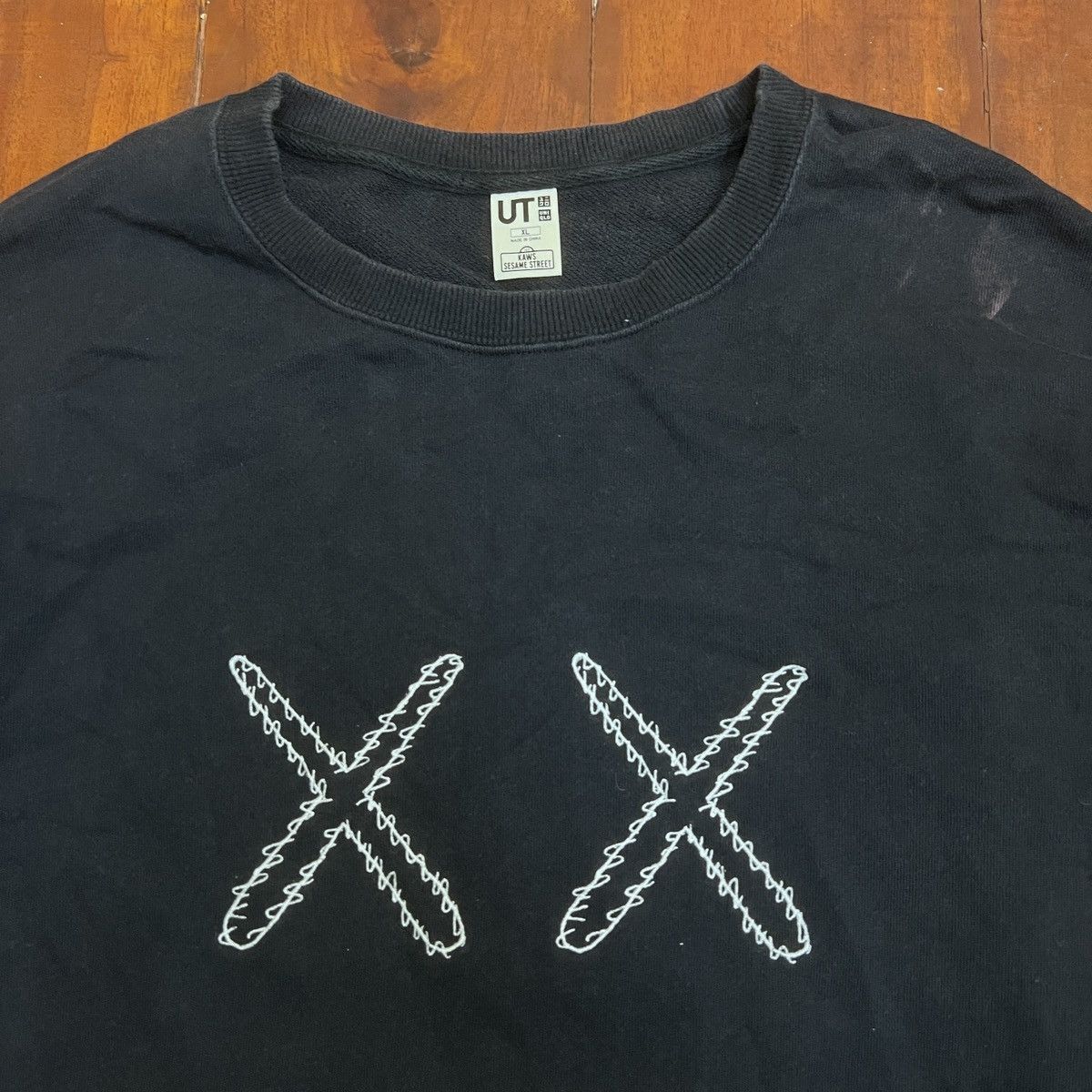 Kaws × Uniqlo Kaws Sweatshirt nice back graphic Size US XL / EU 56 / 4 - 3 Thumbnail