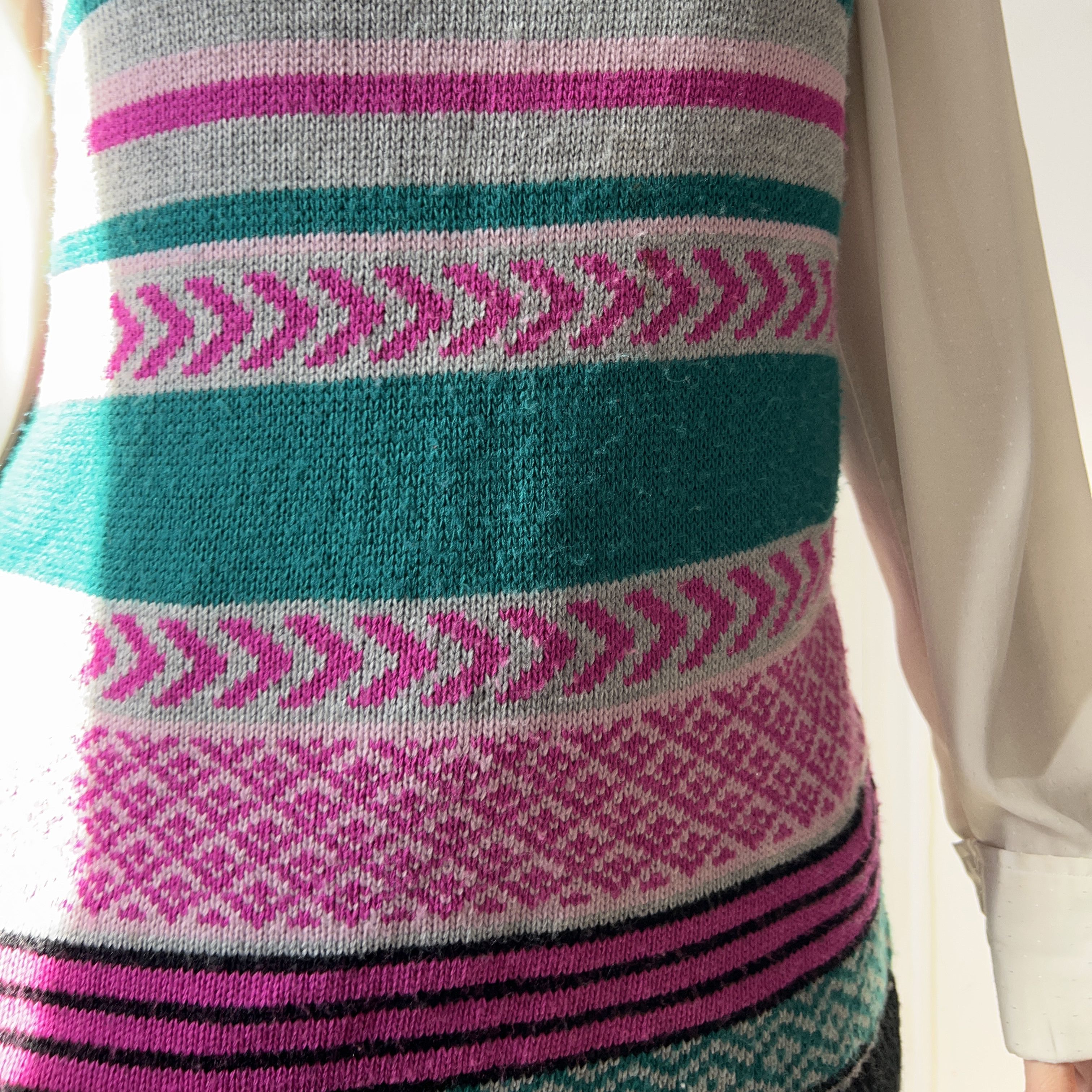 Vintage Vintage 90s Fair Isle Sweater Vest Size M / US 6-8 / IT 42-44 - 9 Thumbnail
