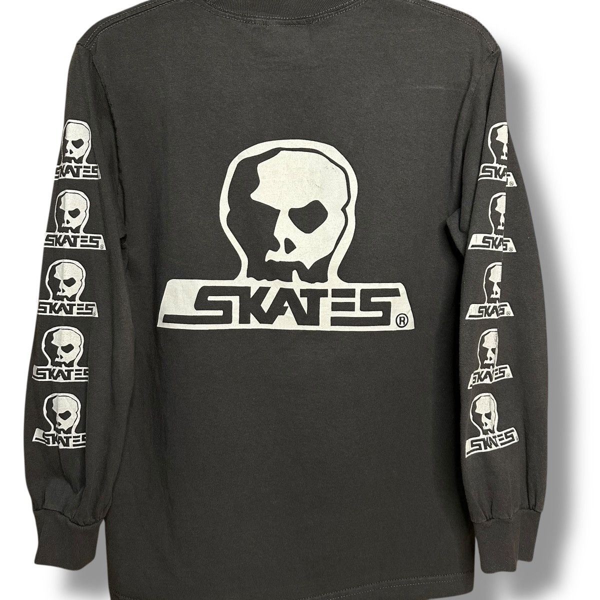 Vintage Vintage Skull Skates Skateboarding Backhit LS Tshirt Size US S / EU 44-46 / 1 - 6 Thumbnail