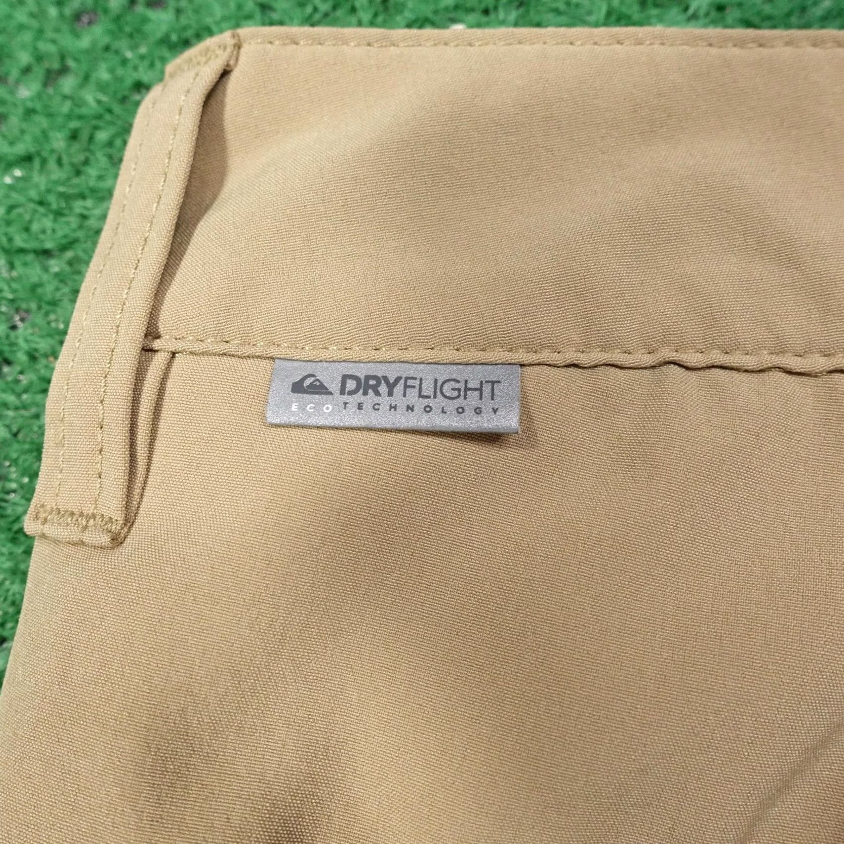 Quiksilver Quiksilver Shorts Mens 38 Beige Amphibian DryFlight Quick Dry 9 Inseam Chino Casual Travel Pocket Logo Mens Size US 38 / EU 54 - 5 Thumbnail