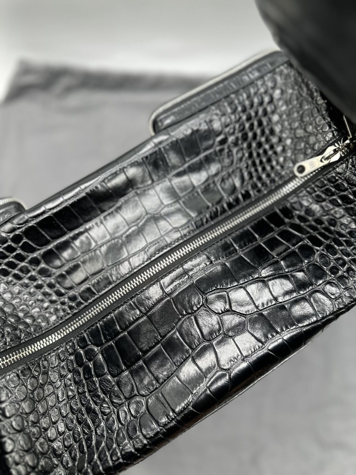 Balenciaga Balenciaga Black Croc Embossed Big Superbusy Sling Bag Size ONE SIZE - 9 Thumbnail