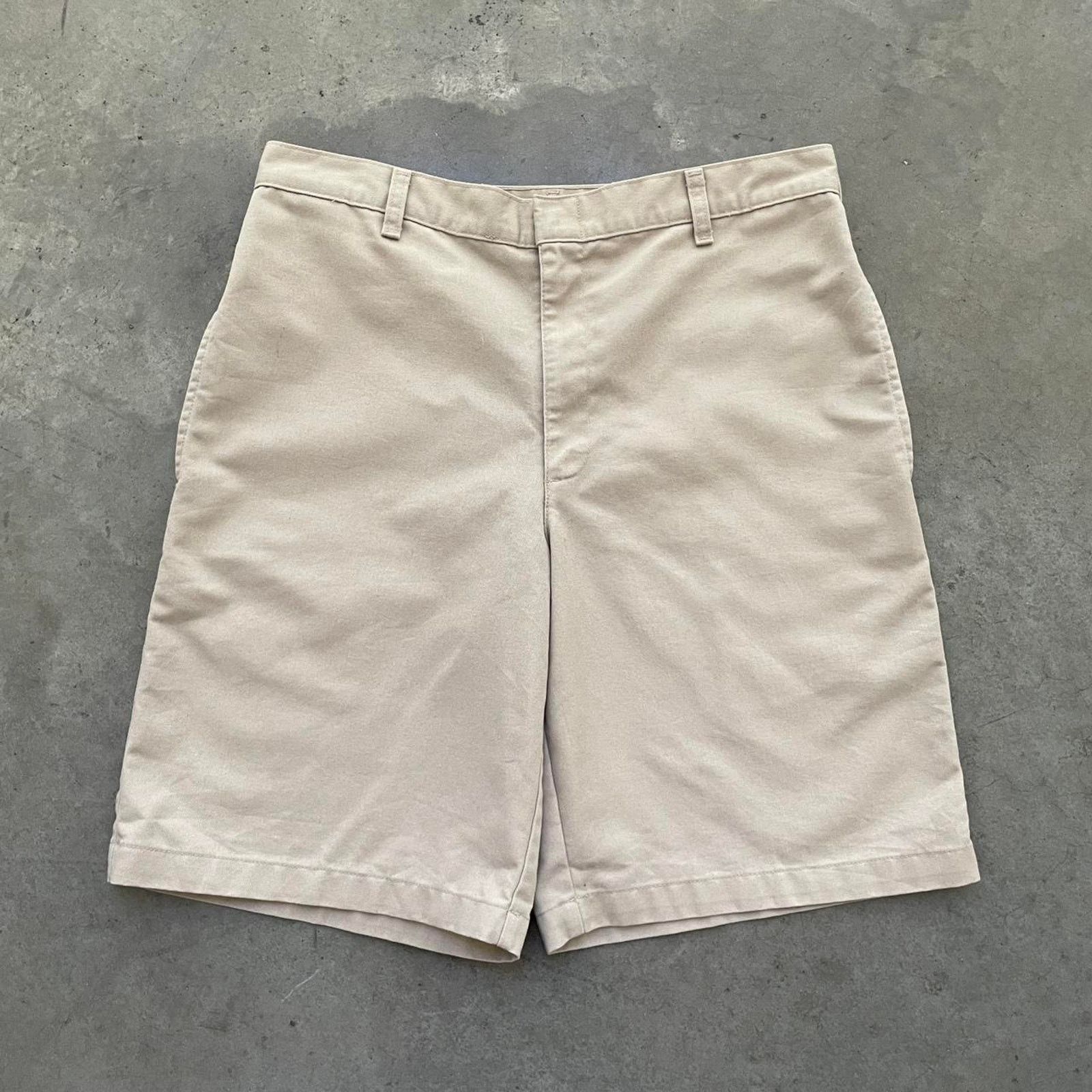 Vintage Vintage Khaki Flat Front Work Shorts Size US 32 / EU 48 - 1 Thumbnail