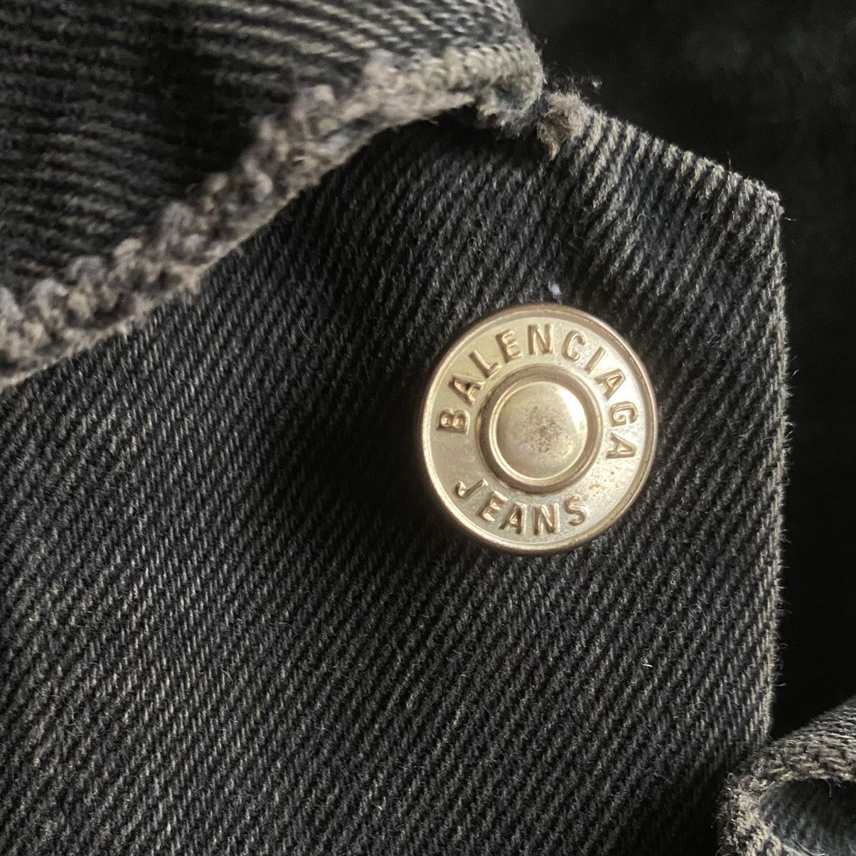 Balenciaga Balenciaga Logo Spray Oversize Trucker Denim Jacket Size US S / EU 44-46 / 1 - 6 Thumbnail