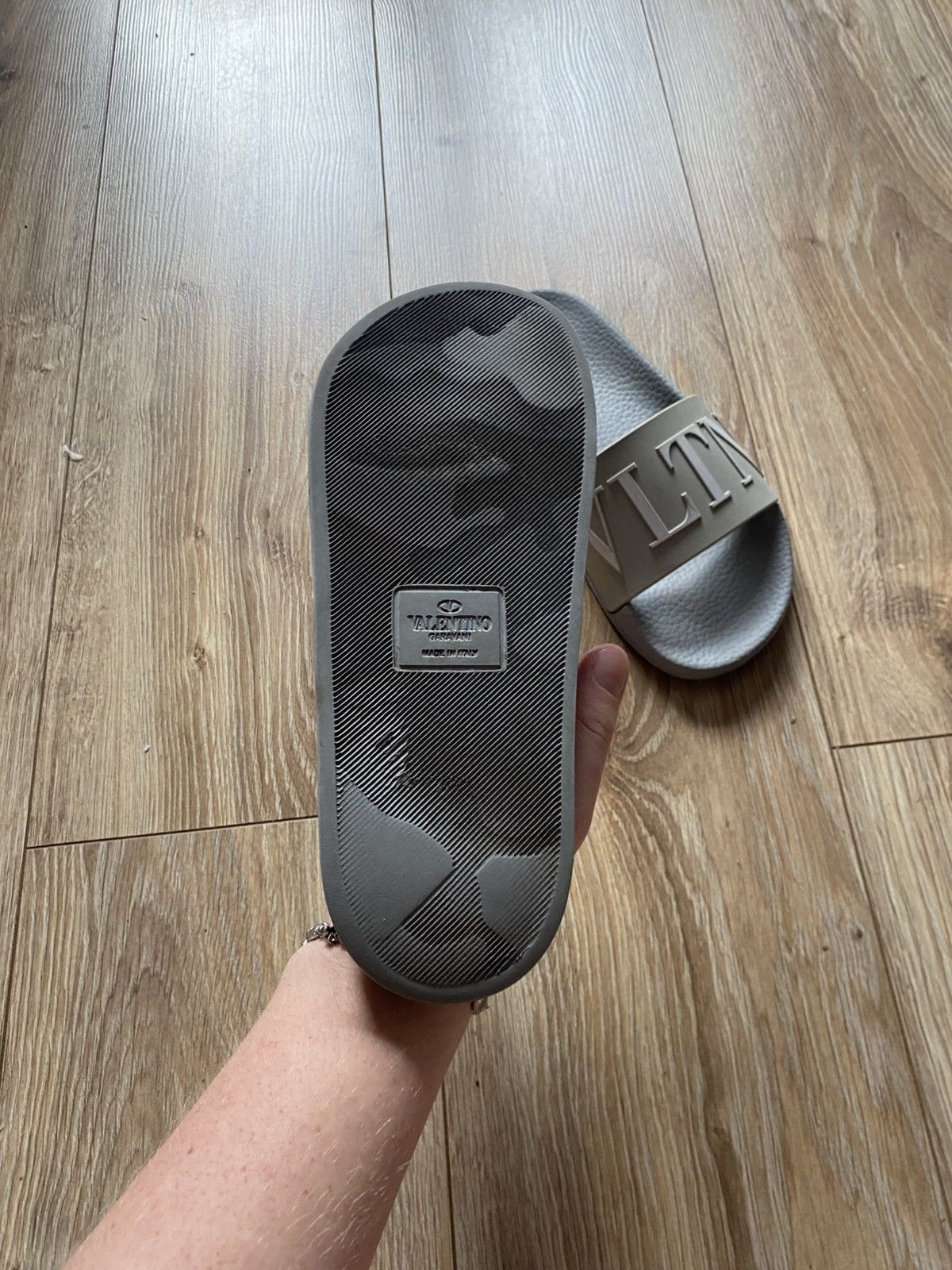 Valentino Valentino VLTN flip flops Size US 7 / IT 37 - 3 Thumbnail