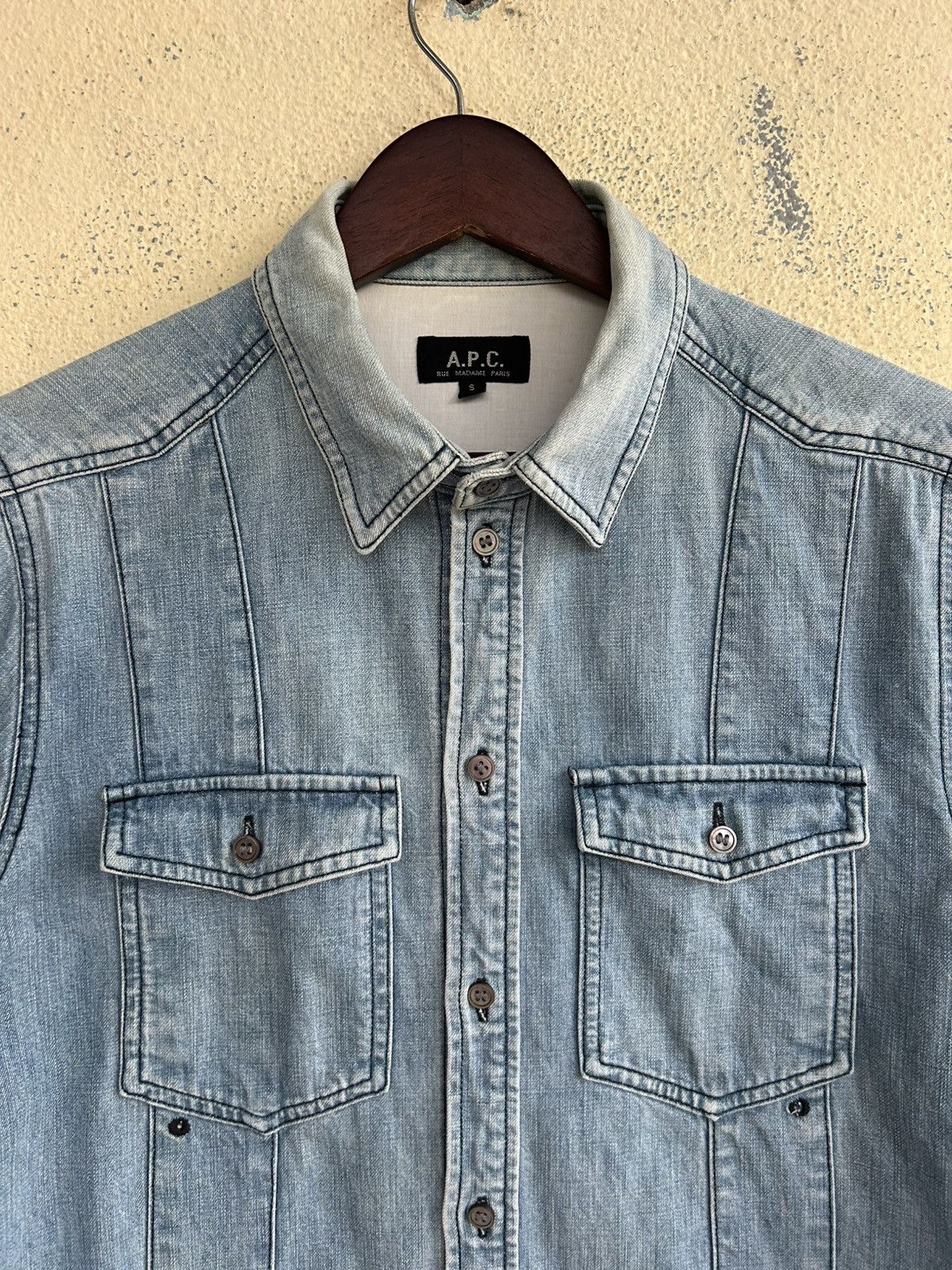 A.P.C. A.P.C Buttons Up Denim Shirt Size US S / EU 44-46 / 1 - 3 Thumbnail