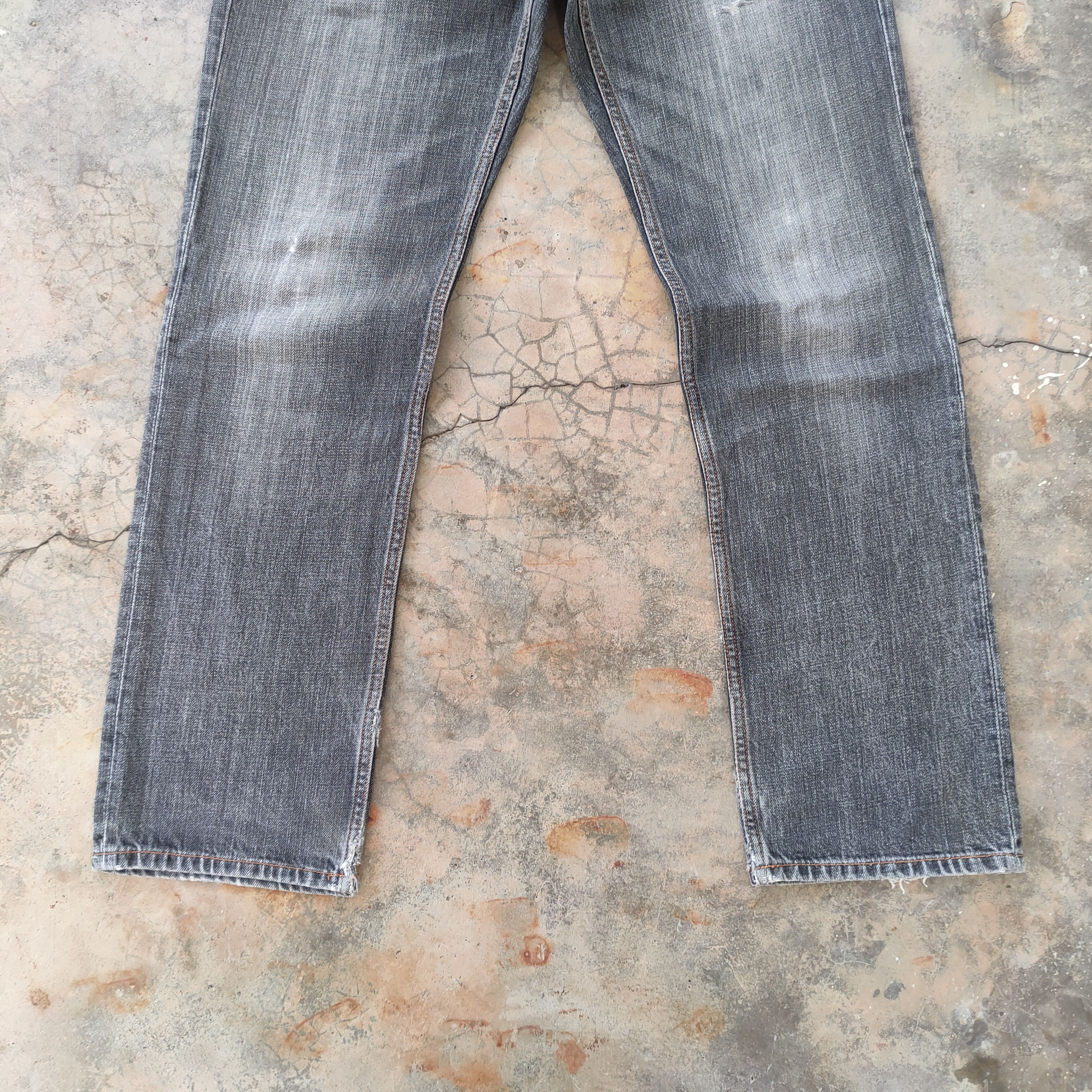Eddie Bauer VINTAGE EDDIE BAUER FADED BLACK RIPPED JEANS PANTS Size US 31 - 5 Thumbnail