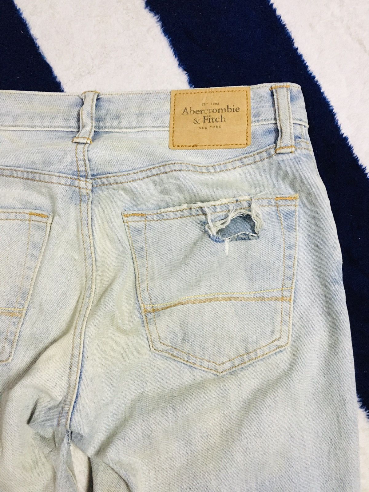 Abercrombie & Fitch Abercrombie & Fitch Distressed Jeans (16) Size US 30 / EU 46 - 4 Thumbnail