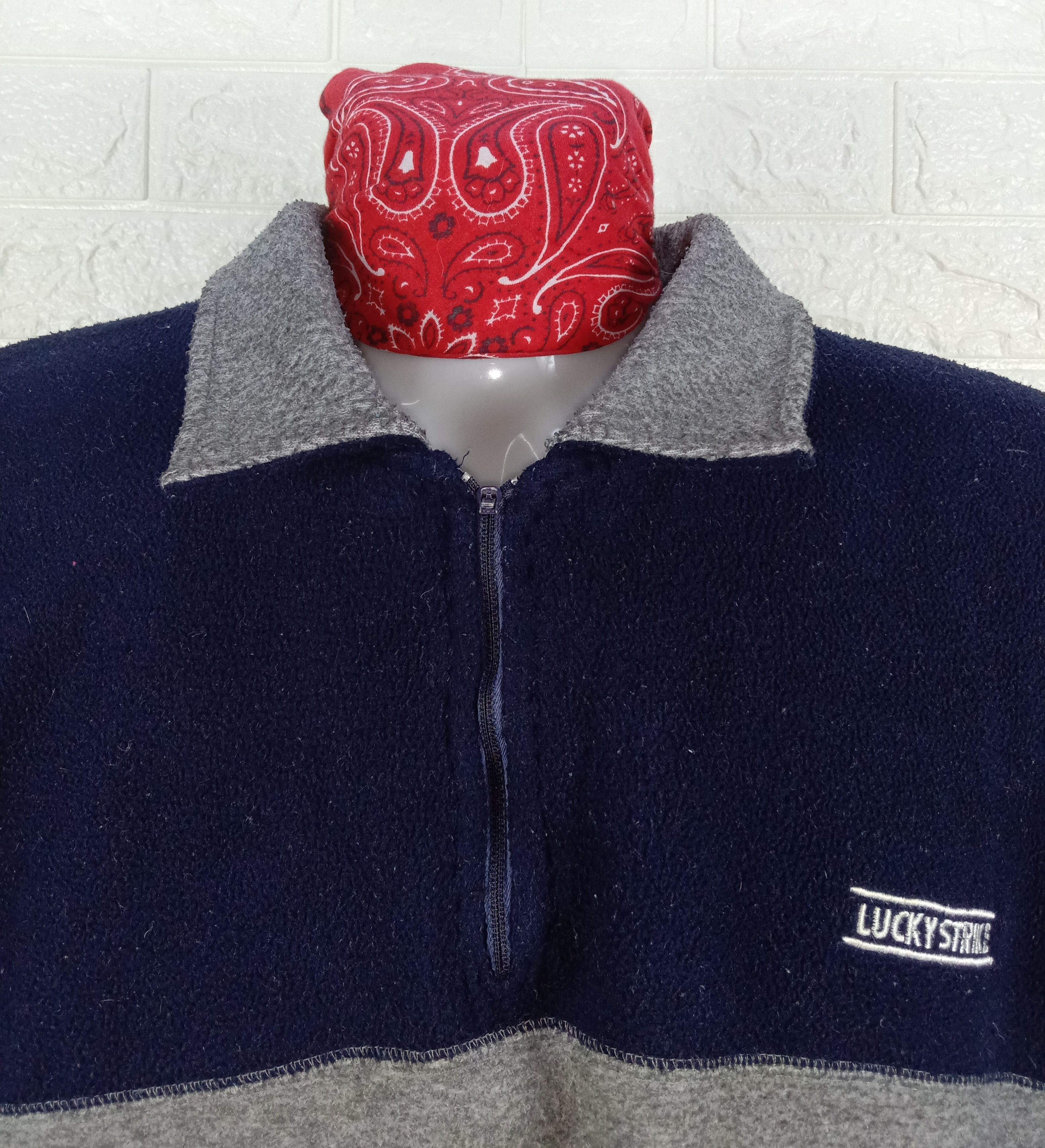 Vintage Vintage Lucky Strike Fleece Sweater Size US L / EU 52-54 / 3 - 3 Thumbnail