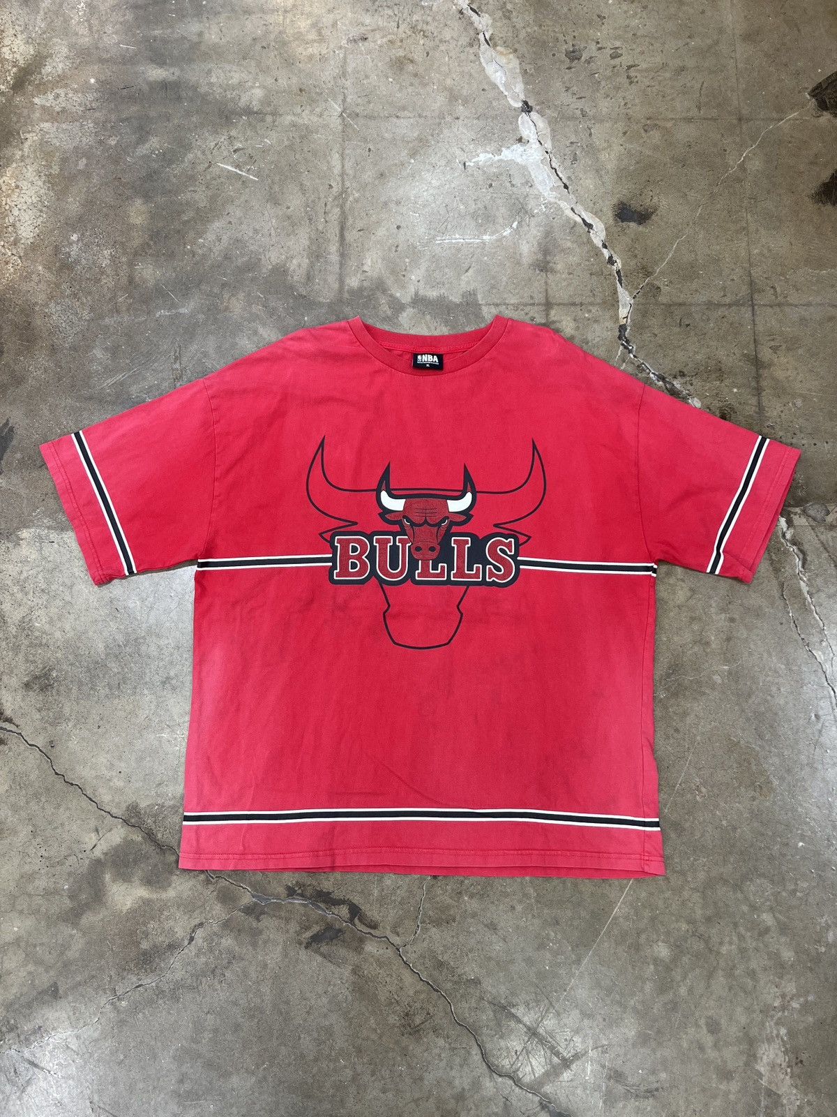 NBA × Vintage Vintage NBA Chicago Bulls Bull Stripe Tee XL Size US XL / EU 56 / 4 - 2 Thumbnail