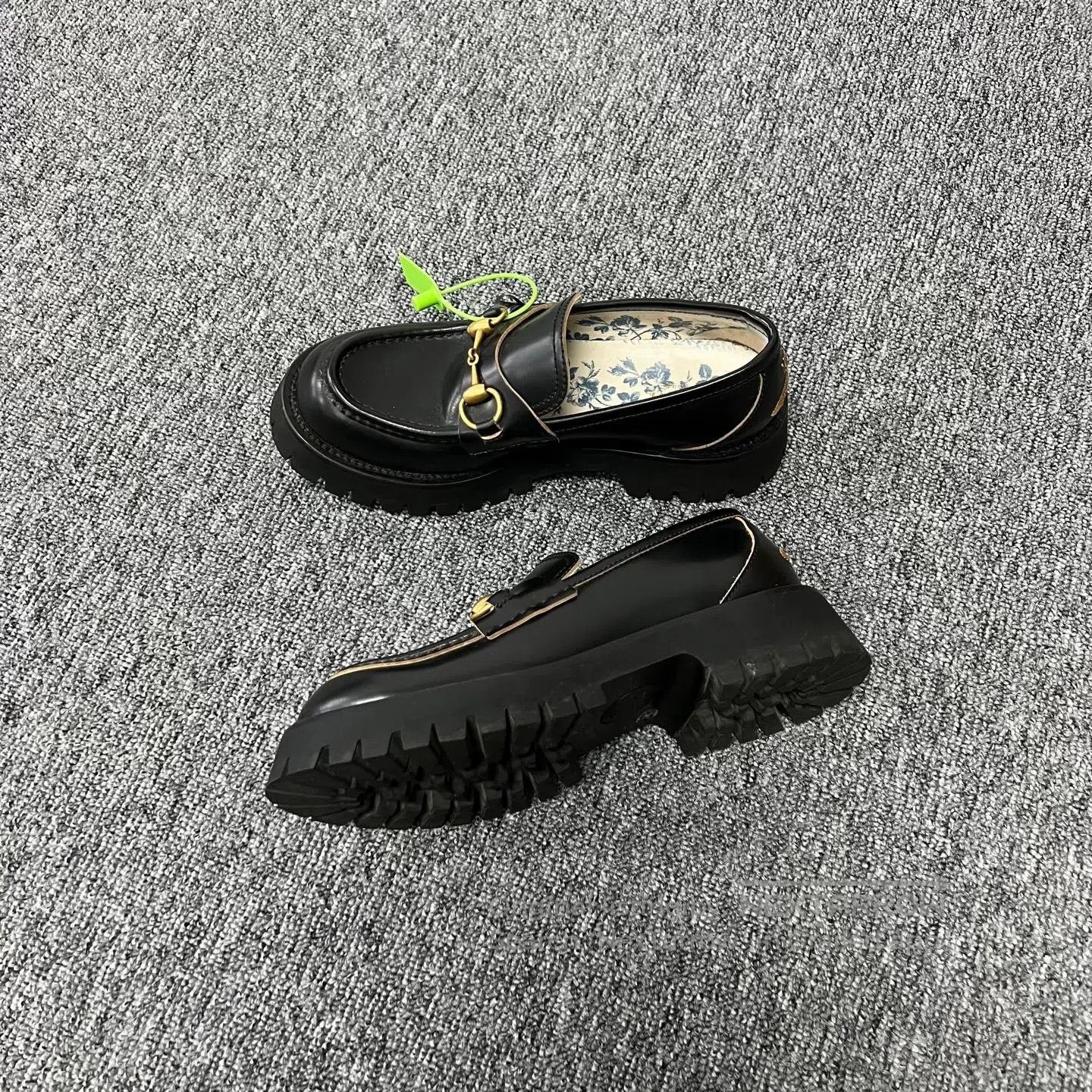 Gucci Guicci Horsebit buckle; Gold Bee-Lufa shoes| Size US 7.5 / IT 37.5 - 3 Thumbnail