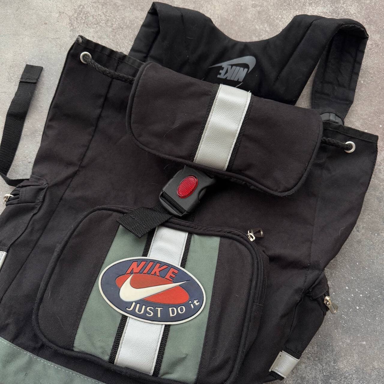 Hypebeast Nike Vintage Swoosh Logo Backpack Size ONE SIZE - 5 Thumbnail