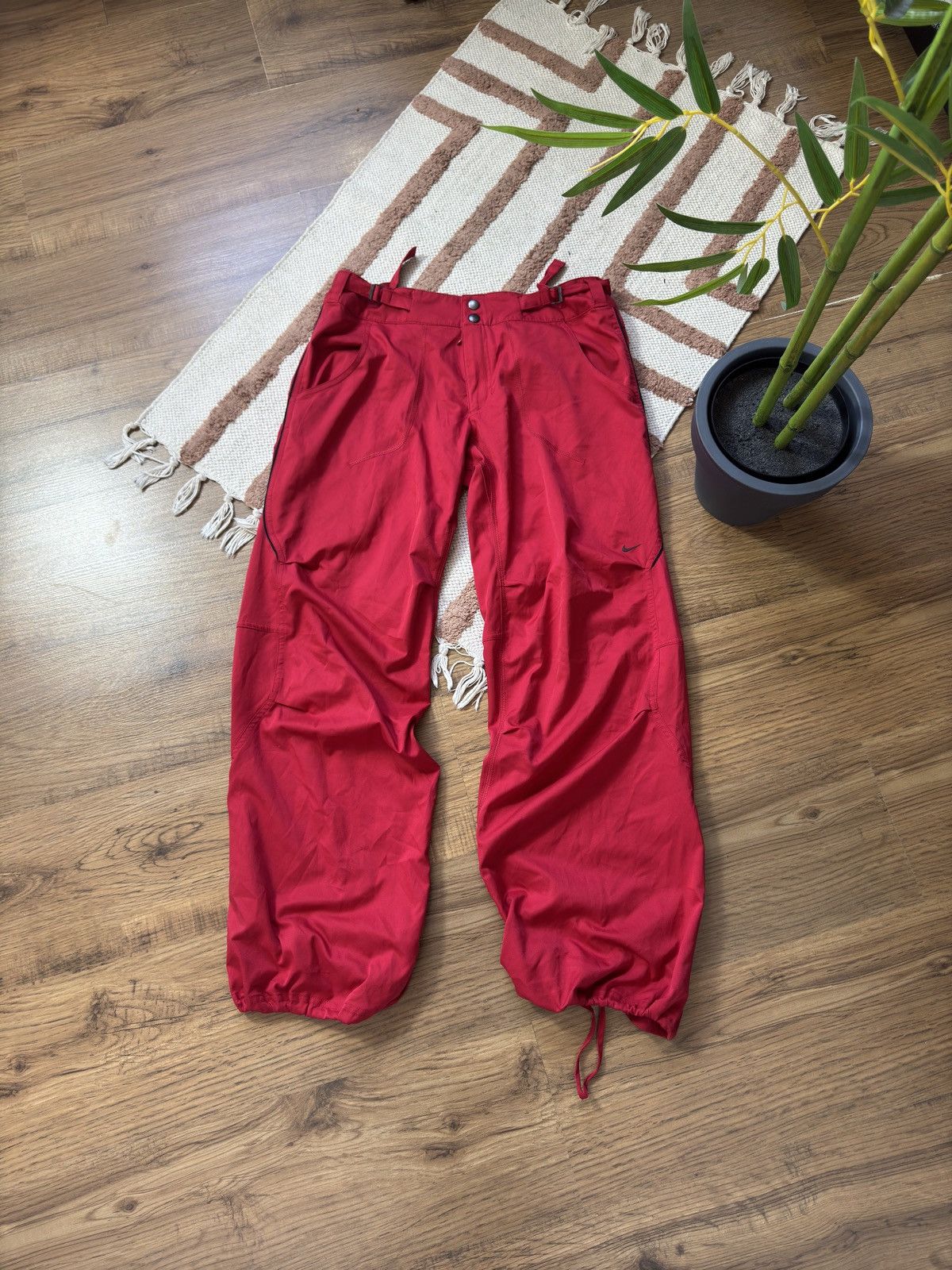 Nike VINTAGE NIKE RED NYLON DRAWSTRING PANTS Size 32" / US 10 / IT 46 - 2 Thumbnail