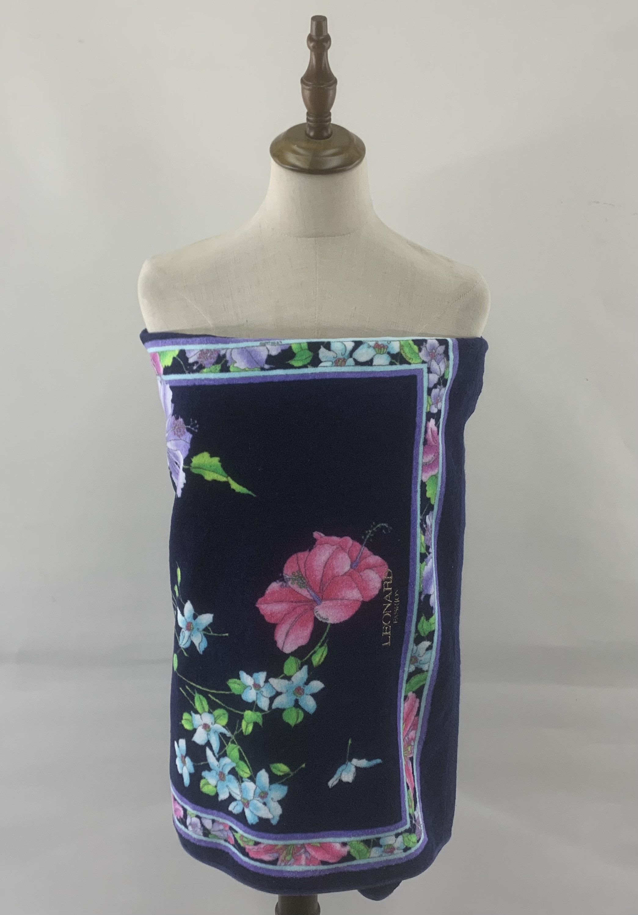 Leonard Paris Leonard Towel Body Wrap BL9259 Size ONE SIZE - 1 Thumbnail