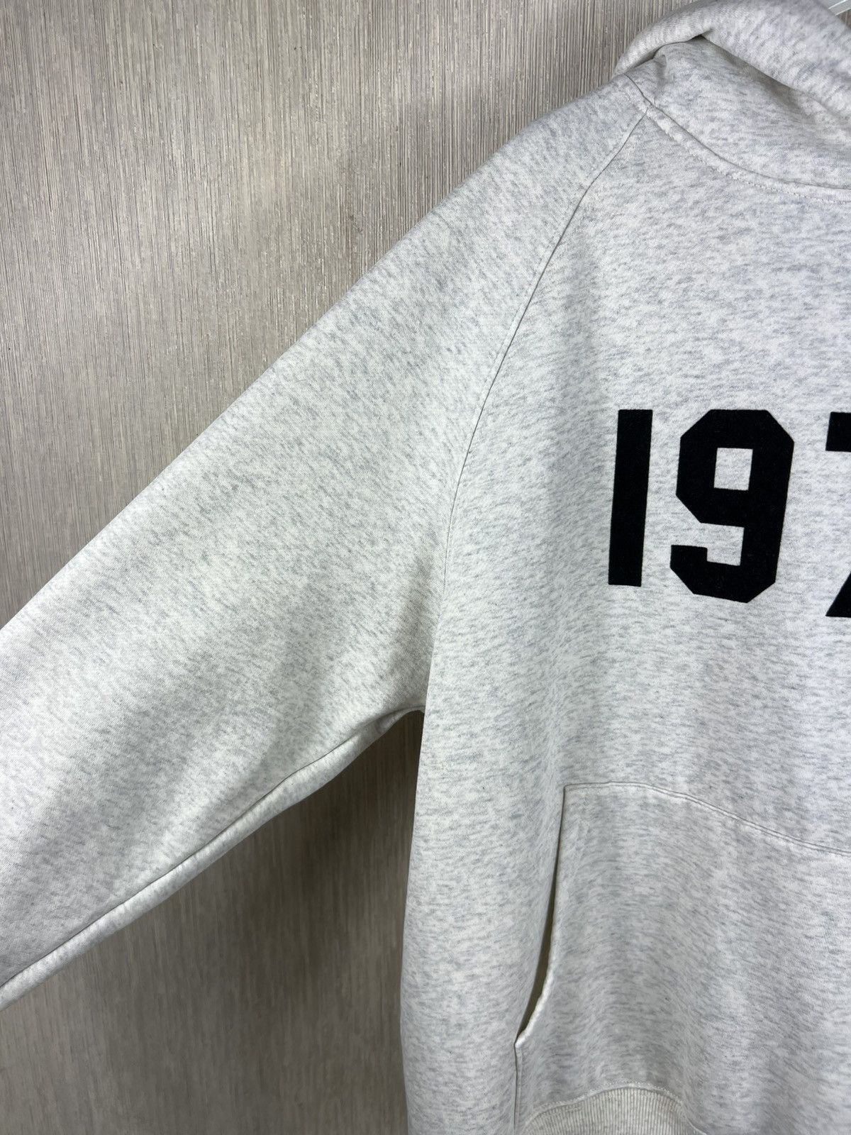 Fear of God Fear of God essentials 1977 velvet logo light gray hoodie Size US S / EU 44-46 / 1 - 24 Thumbnail