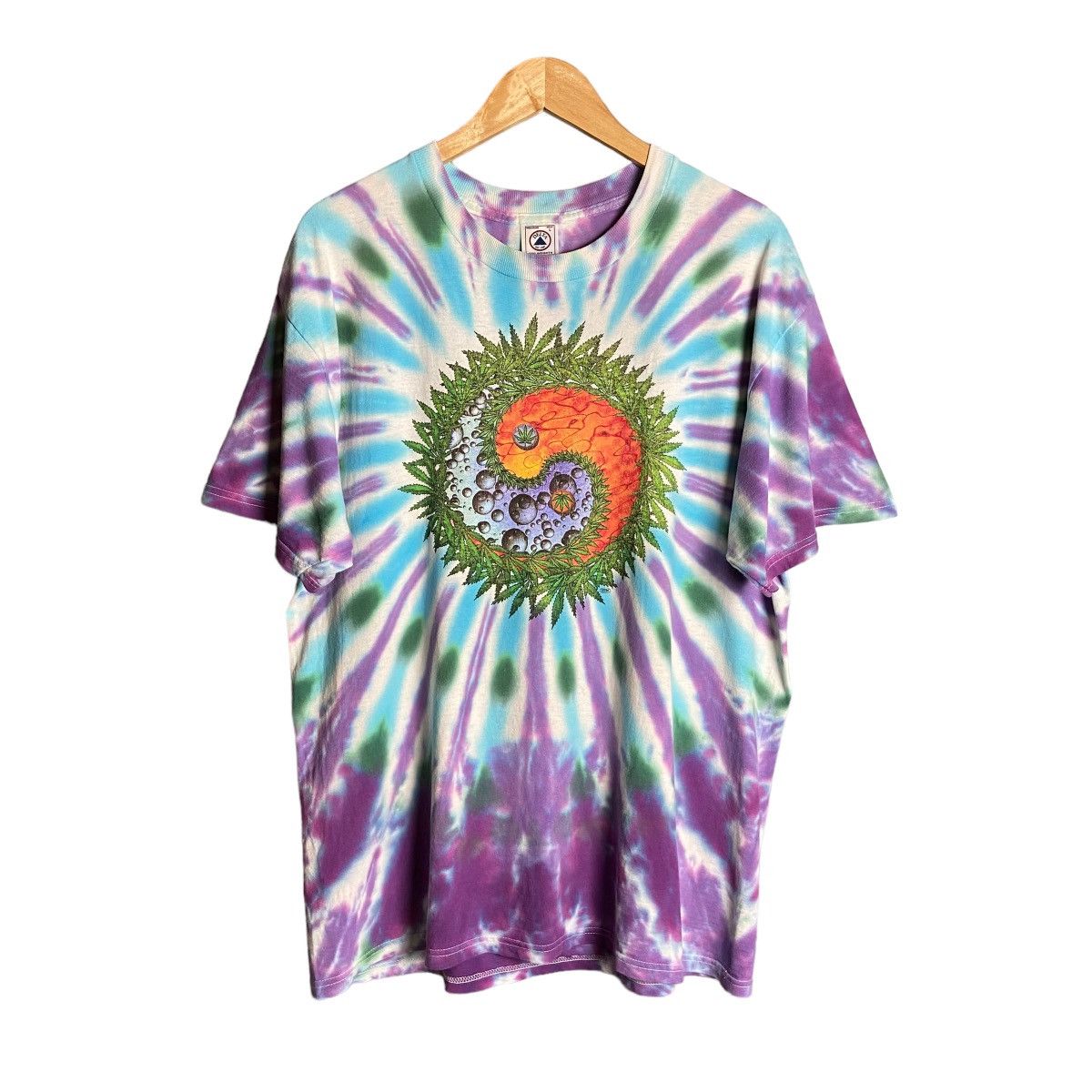 Vintage Vintage 90s Yin Yang Marijuana Fire Ice Earth Art T-Shirt Size US L / EU 52-54 / 3 - 1 Thumbnail