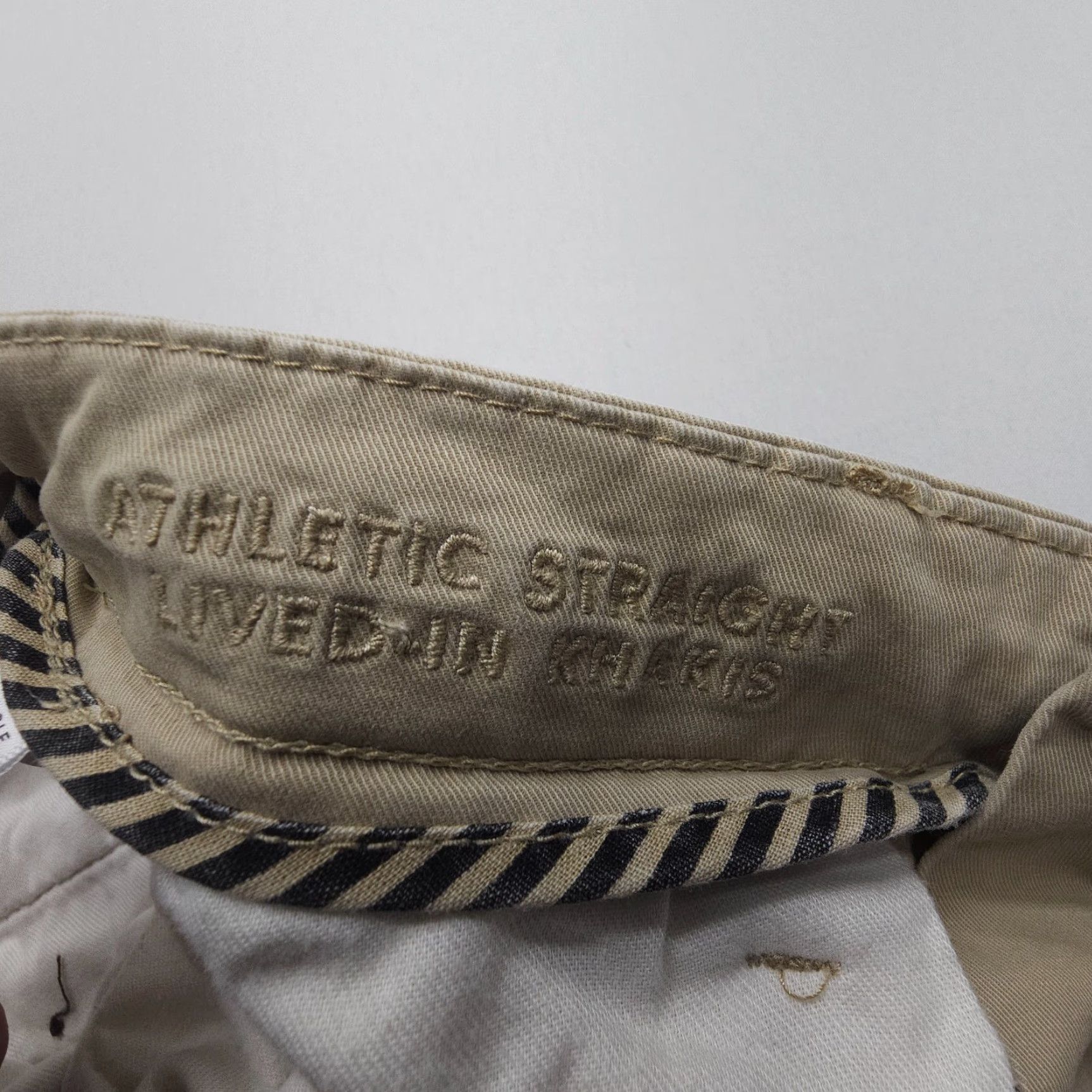 American Eagle Outfitters American Eagle Outfitters Athletic Straight Live-in Khakis Chino Pants Mens 31 x 32 Beig e Comfort Stretch Pockets Regular 31in Inseam Size US 31 - 4 Thumbnail