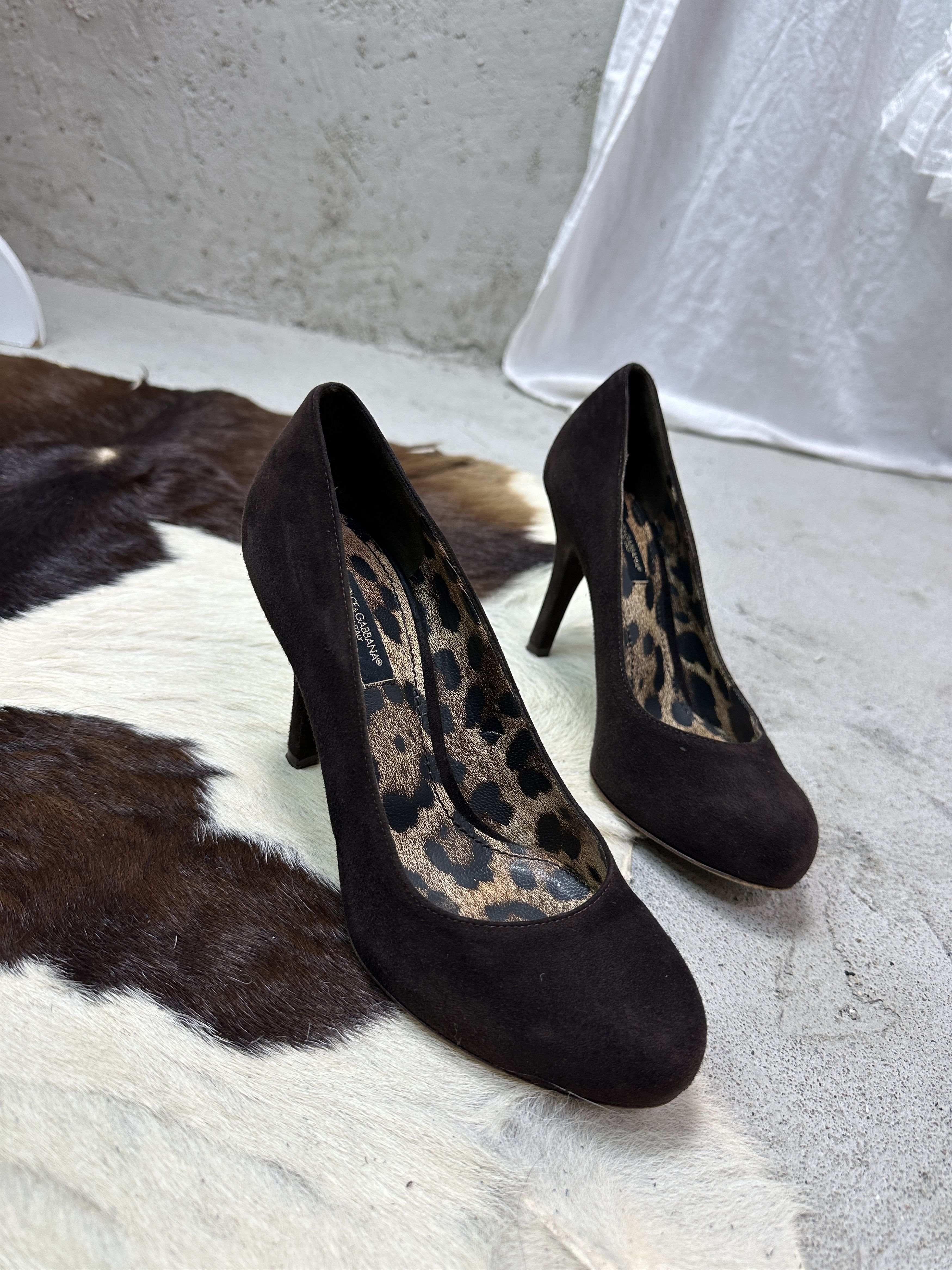 Vintage Vintage Chocolate Brown Suede Dolce & Gabbana Heels Y2K Size US 6 / IT 36 - 1 Thumbnail