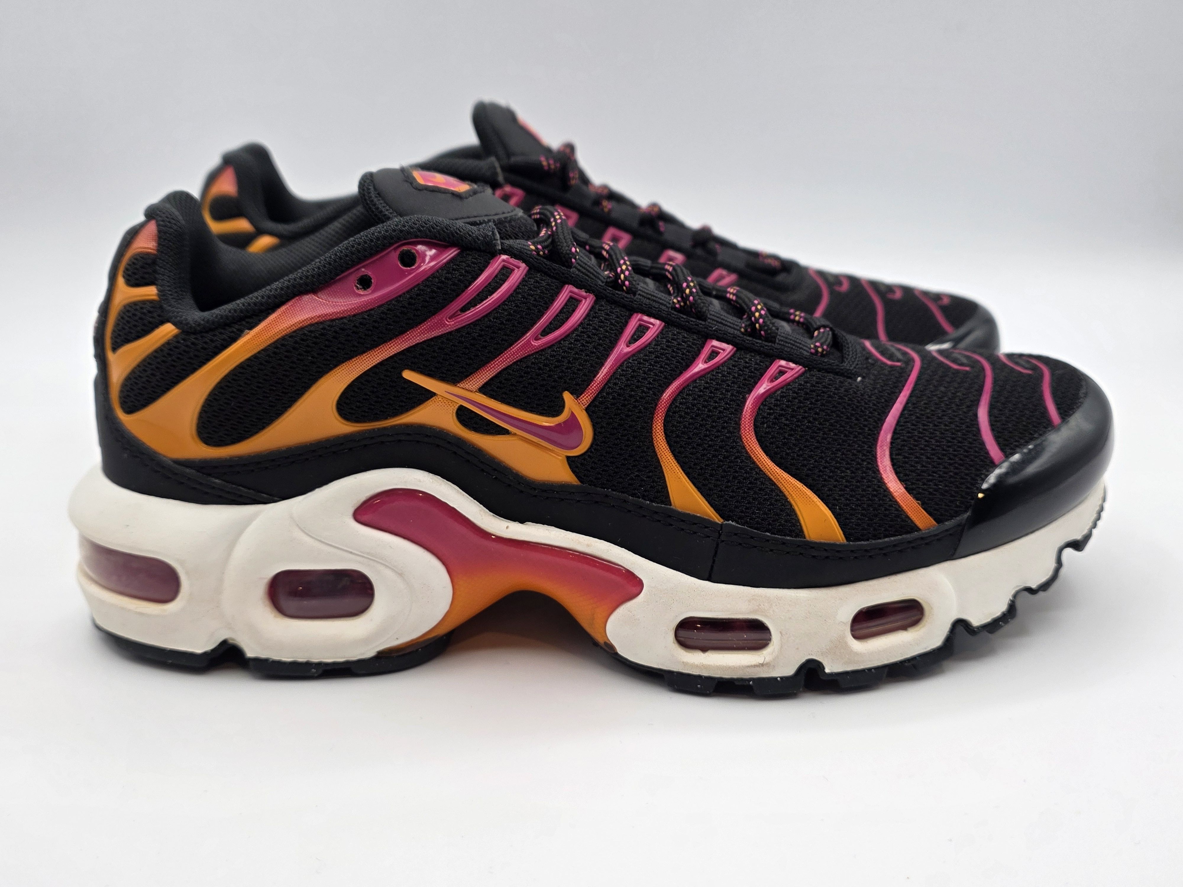 Nike Air Max Plus Black And Active Pink Size 4Y Nike Air Max Plus Black Pink DM0032-020 main image 4
