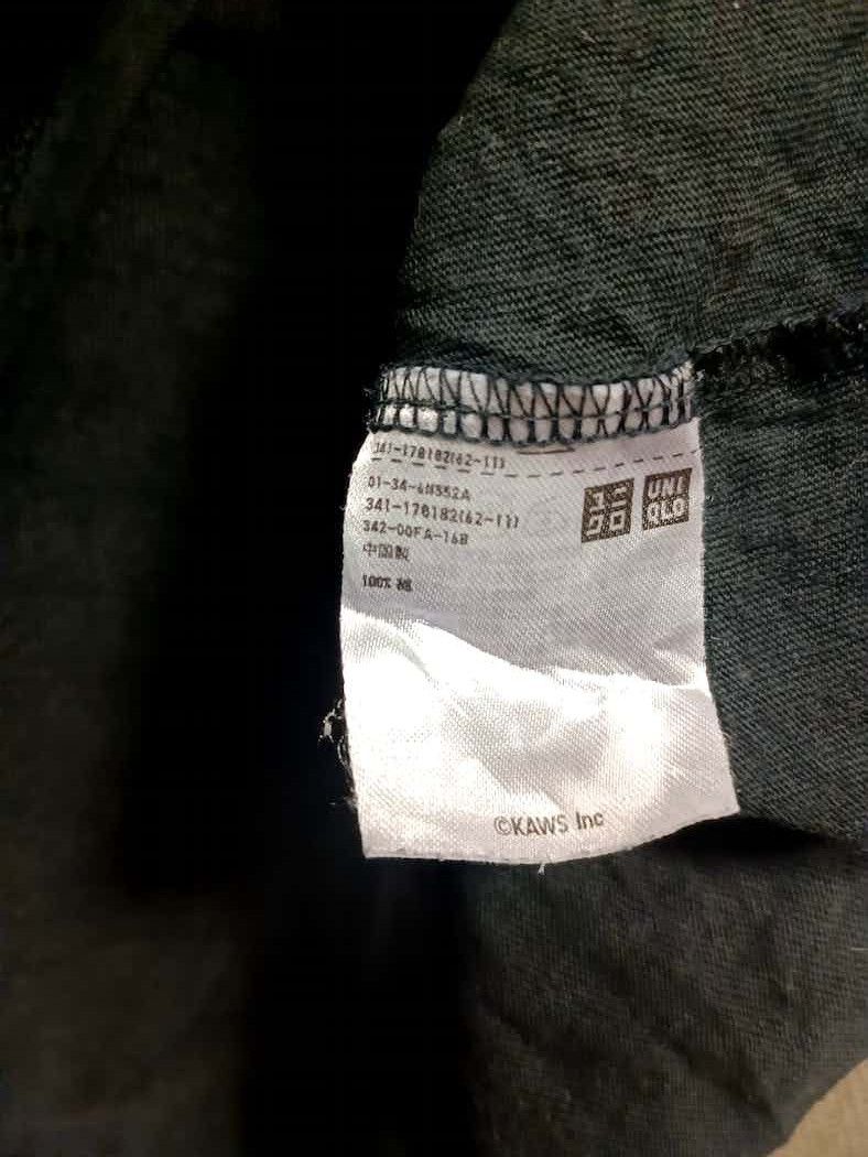 Japanese Brand × Kaws × Uniqlo t shirt kaws x uniqlo Size US XL / EU 56 / 4 - 4 Thumbnail