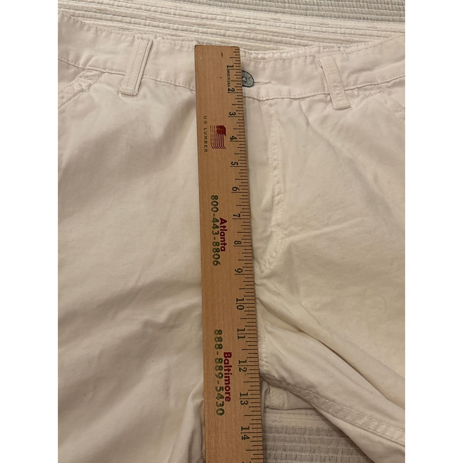 Levi's Levi’s White Cargo Shorts Size US 31 - 8 Thumbnail