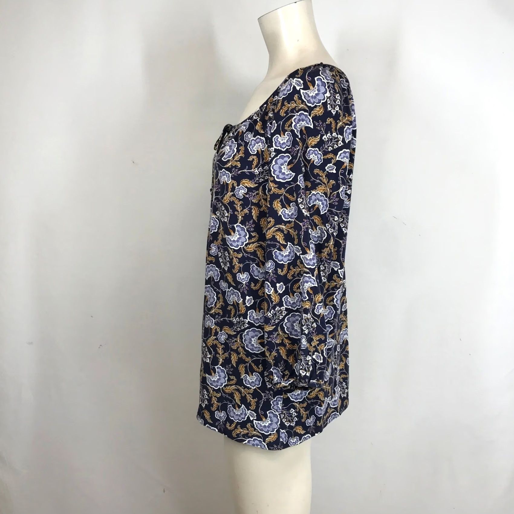 Vintage Garnet Hill Blouse Floral Print Tie Neck 3/4 Sleeve Navy Blue Women's Size S Size S / US 4 / IT 40 - 6 Thumbnail