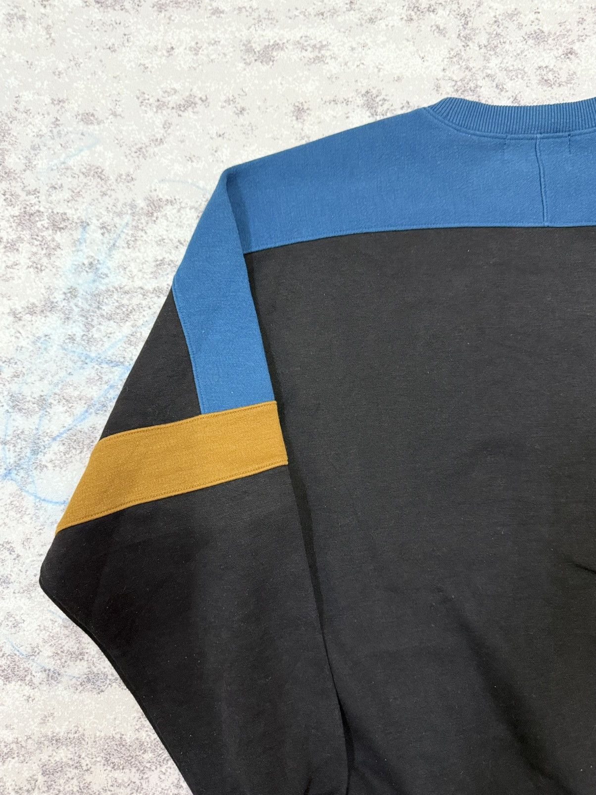 Valentino Vintage 90s Valentino Christy Biglogo Sweatshirt Size US M / EU 48-50 / 2 - 10 Thumbnail