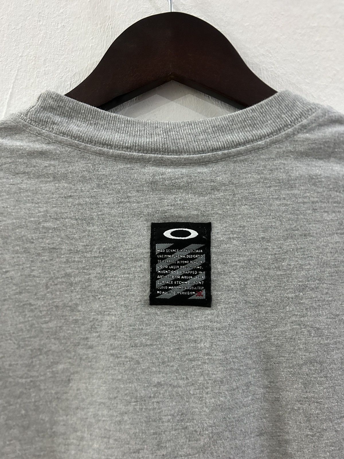 Oakley Vintage Y2K Oakley Center Logo Tee Size US M / EU 48-50 / 2 - 4 Thumbnail