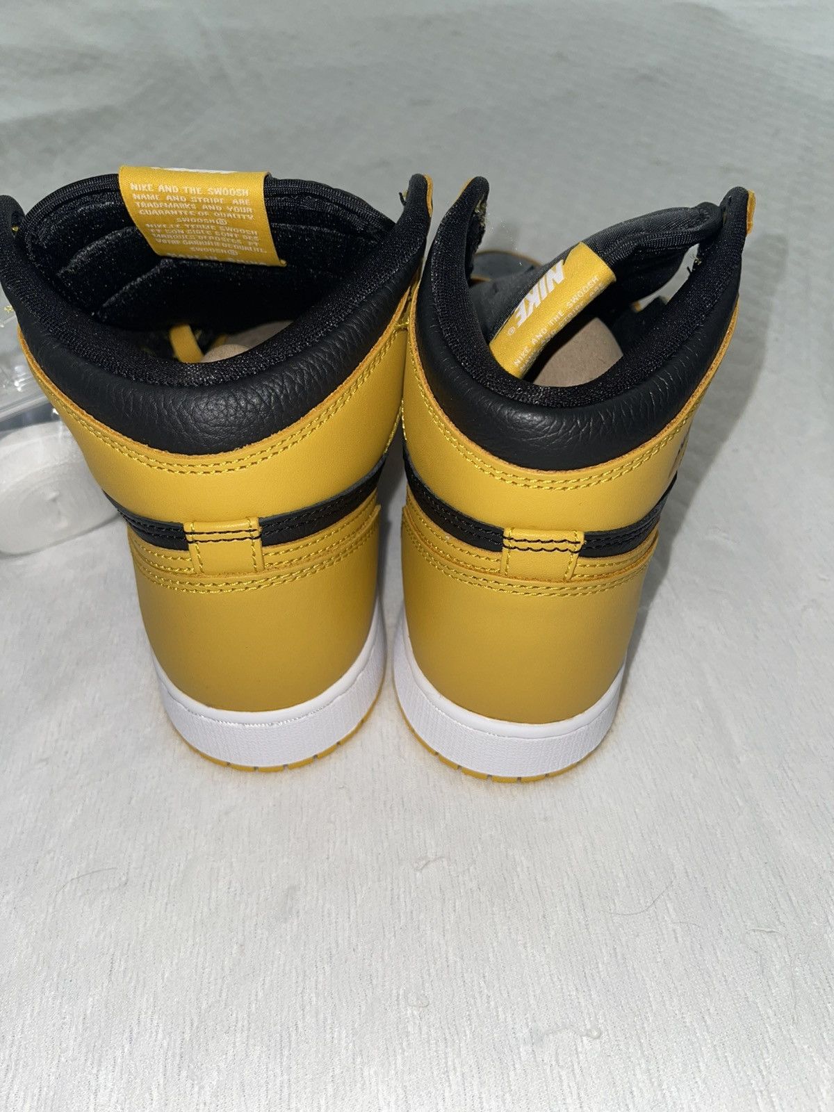Jordan Brand Nike Air Jordan Retro OG pollen size 7Y or women’s 8 Size US 7 / EU 40 - 4 Thumbnail
