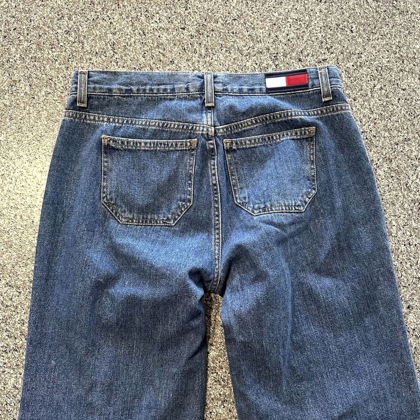 Tommy Hilfiger VINTAGE Tommy Hilfiger Jeans Womens 31x33 Mid Rise Flared Wide 5-Pocket Denim Blue Jeans Mens? Size 24" / US 00 / IT 34 - 6 Thumbnail